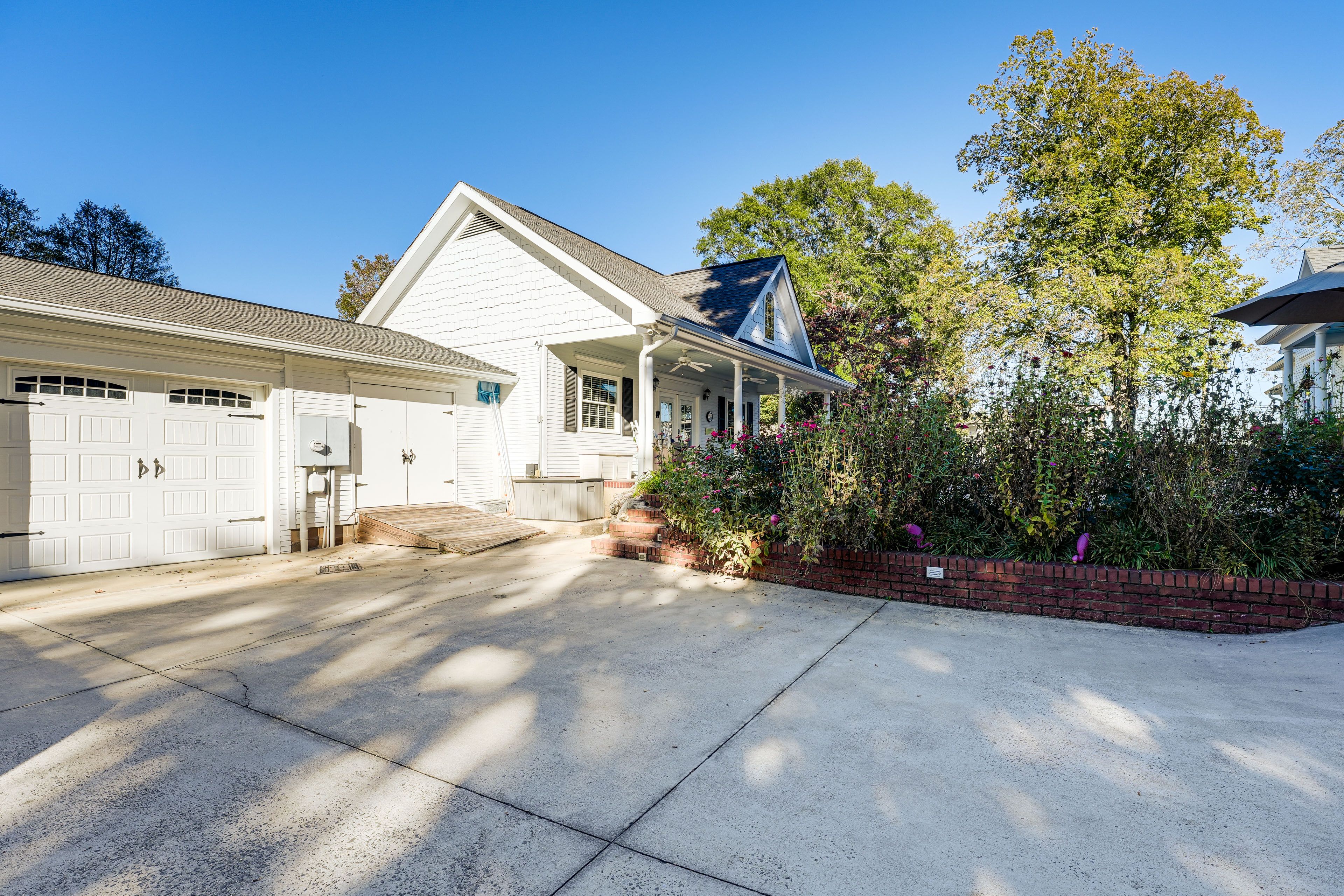 Property Exterior | Single-Story Studio