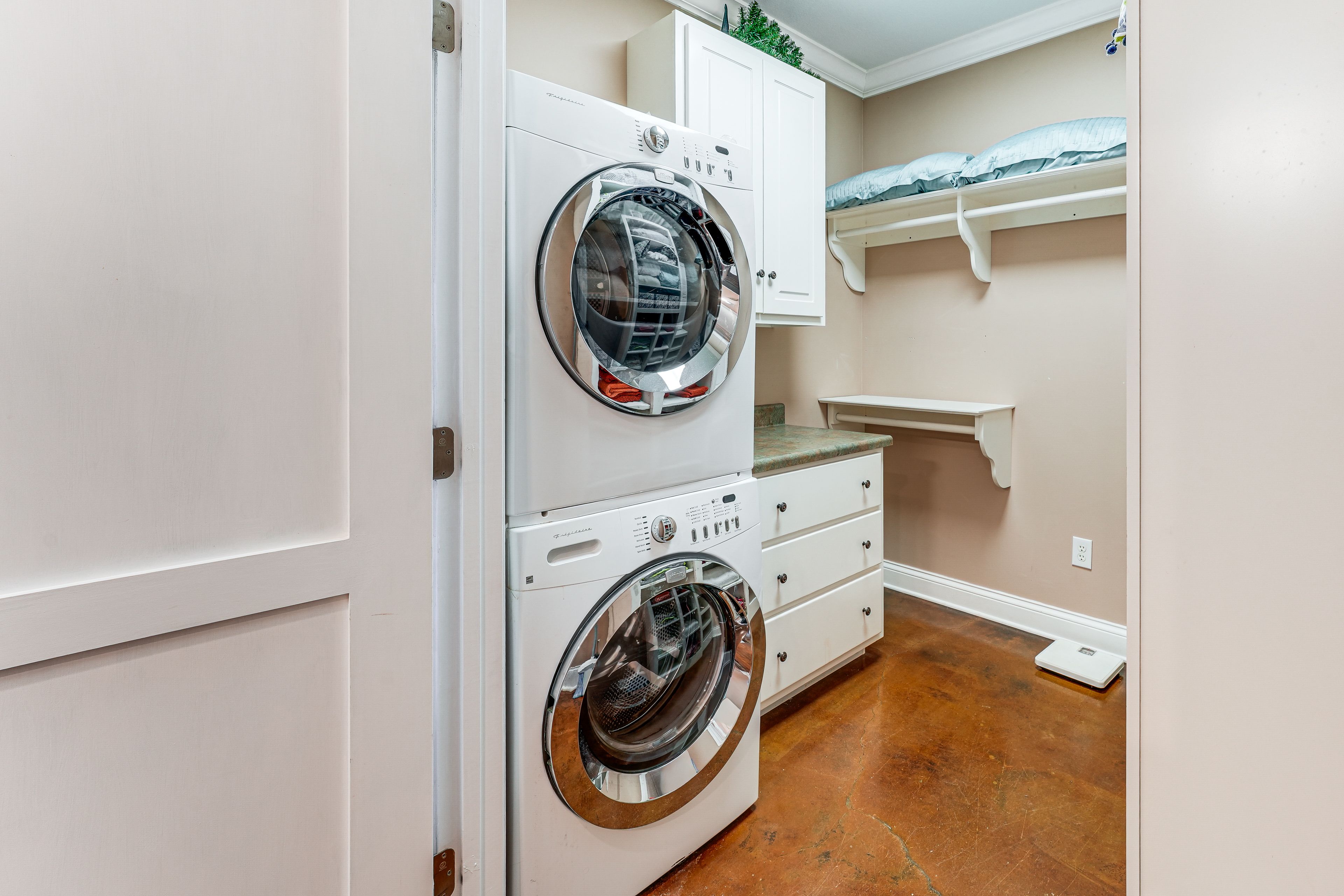 Studio | Laundry Area | Washer & Dryer