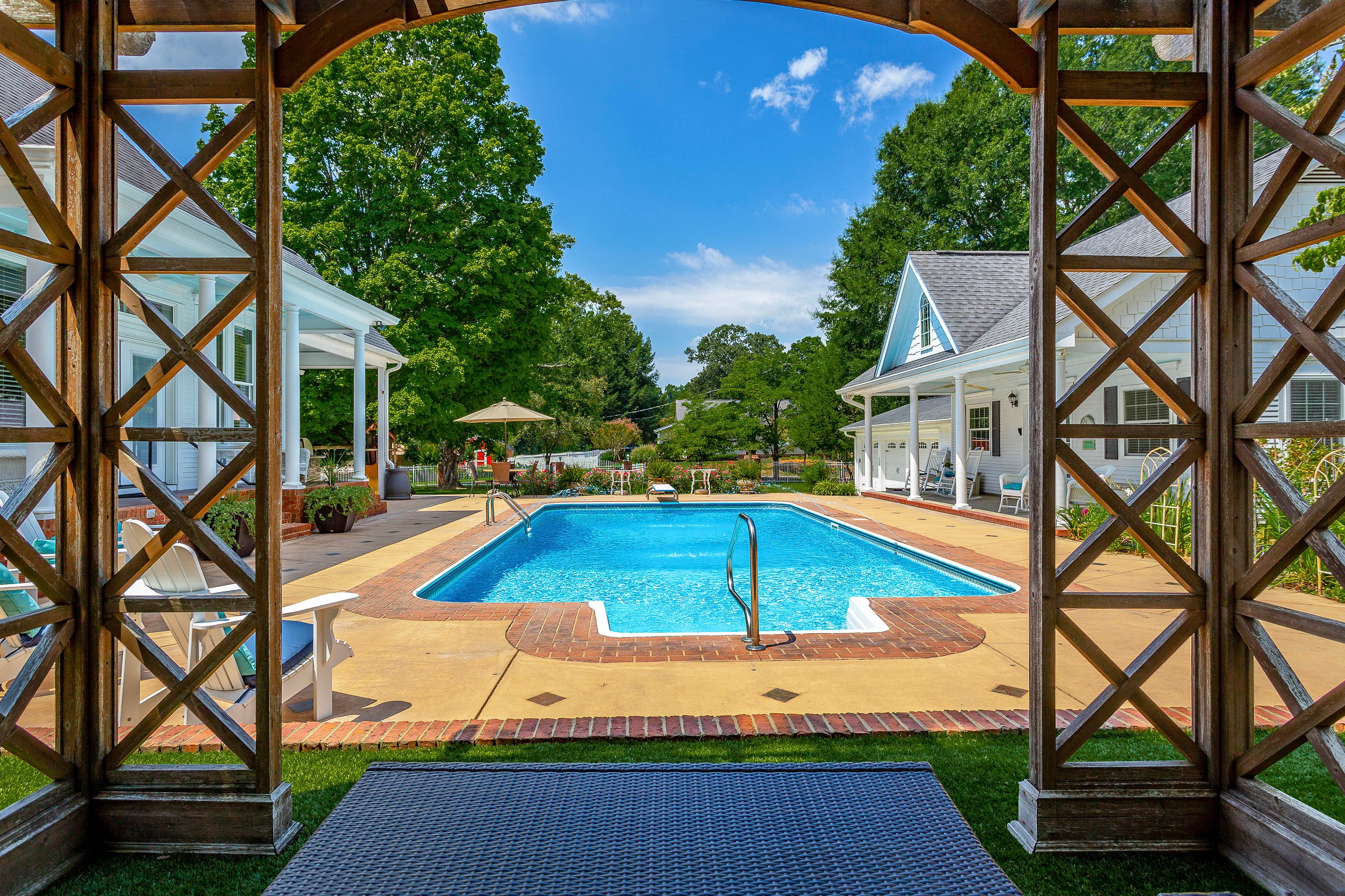 Community Amenities | Outdoor Pool