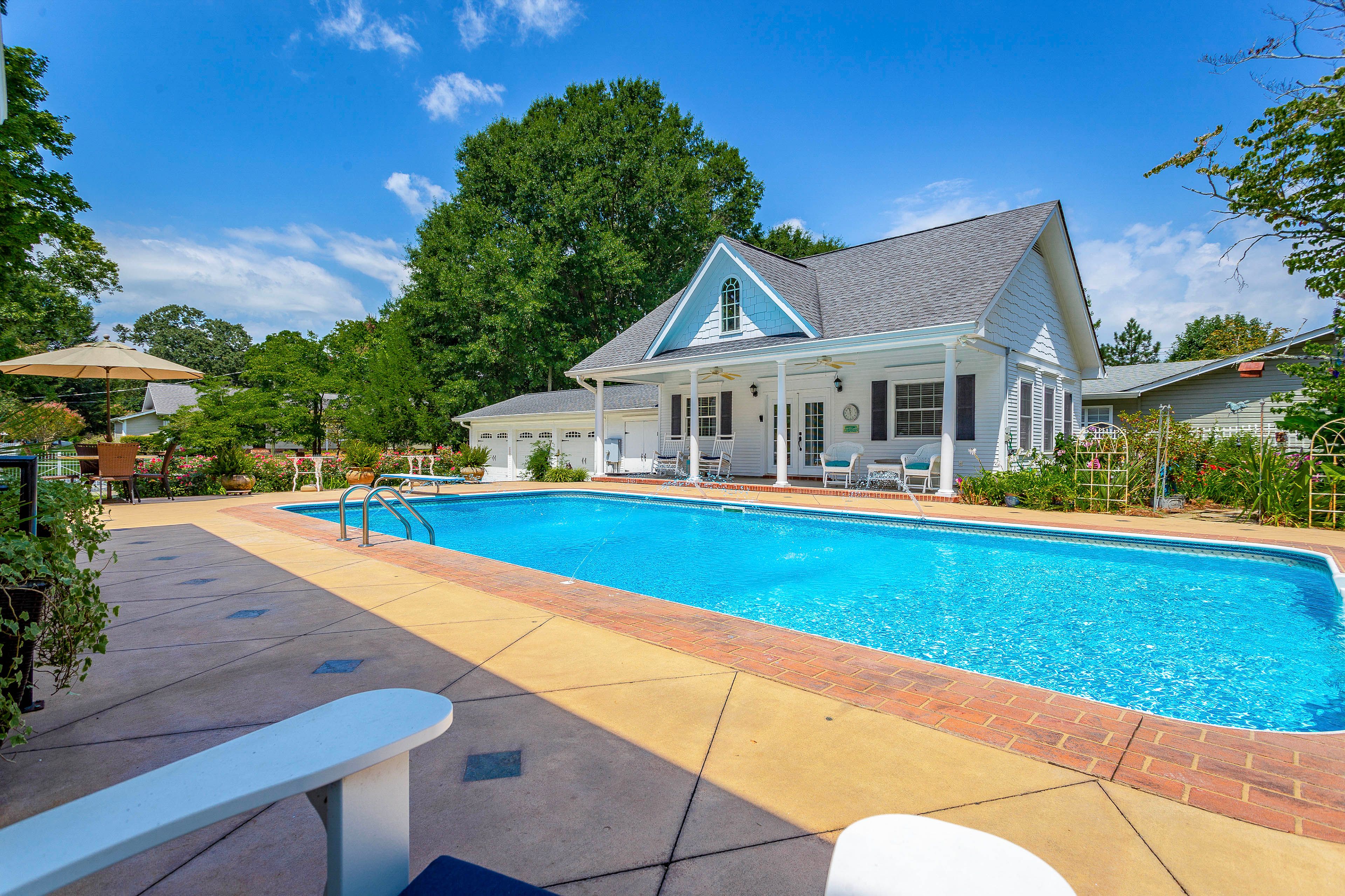 Community Amenities | Outdoor Pool
