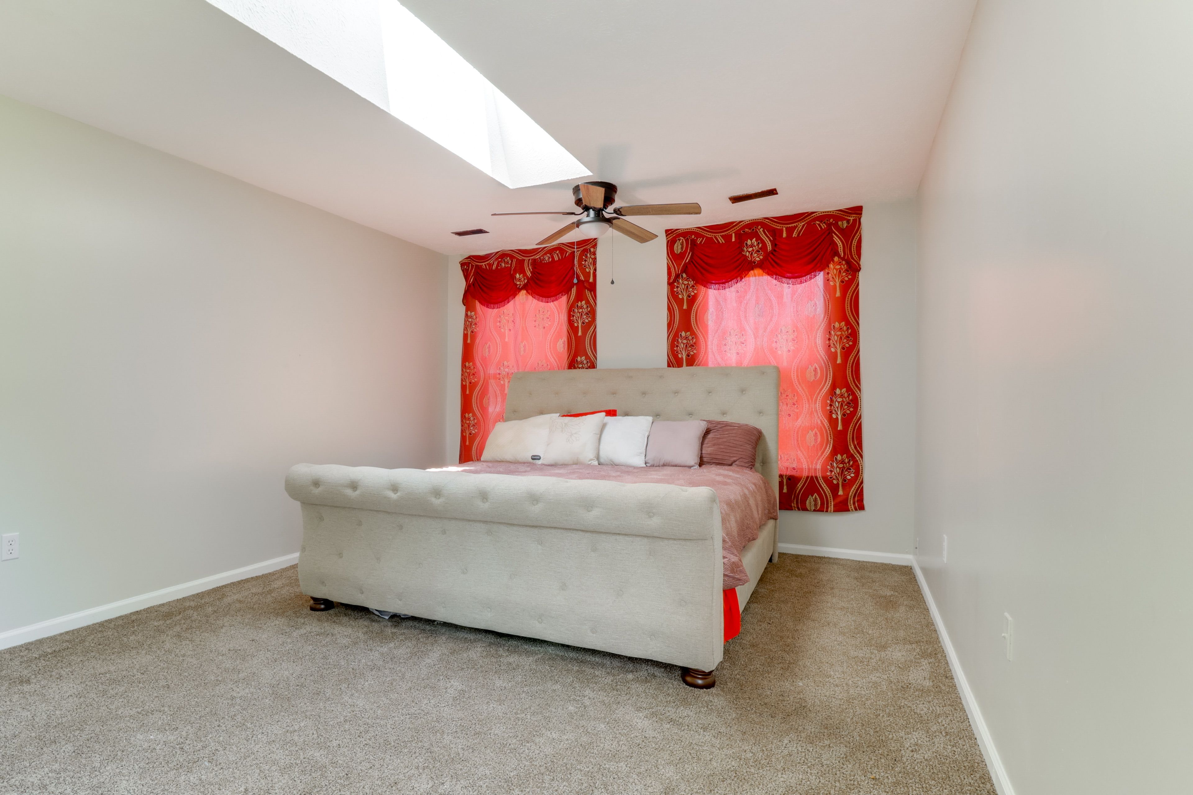 Bedroom 1 | King Bed | Smart TV | 2nd Floor