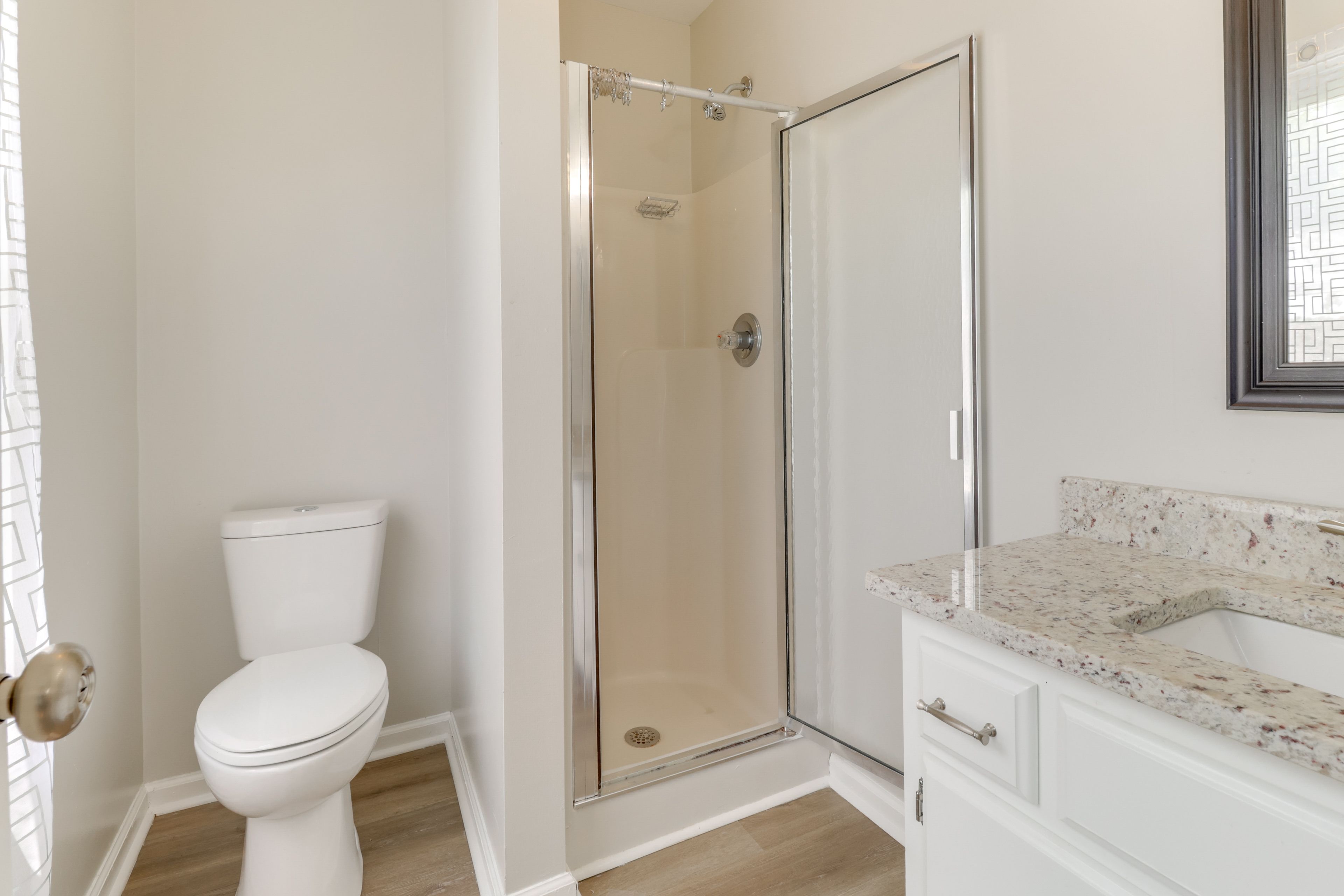 En-Suite Bathroom | Towels Provided | Jetted Tub Unavailable | 2nd Floor