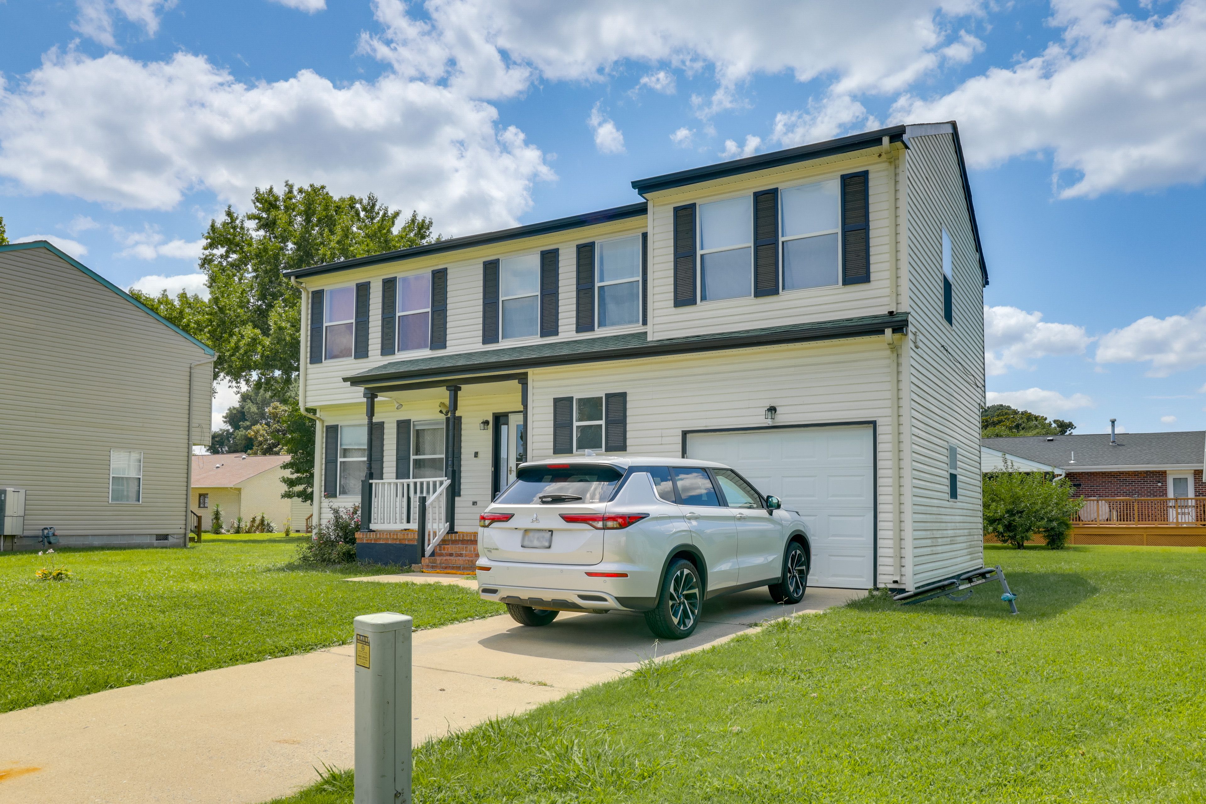 Parking | Driveway (1 Vehicle) | Garage Unavailable