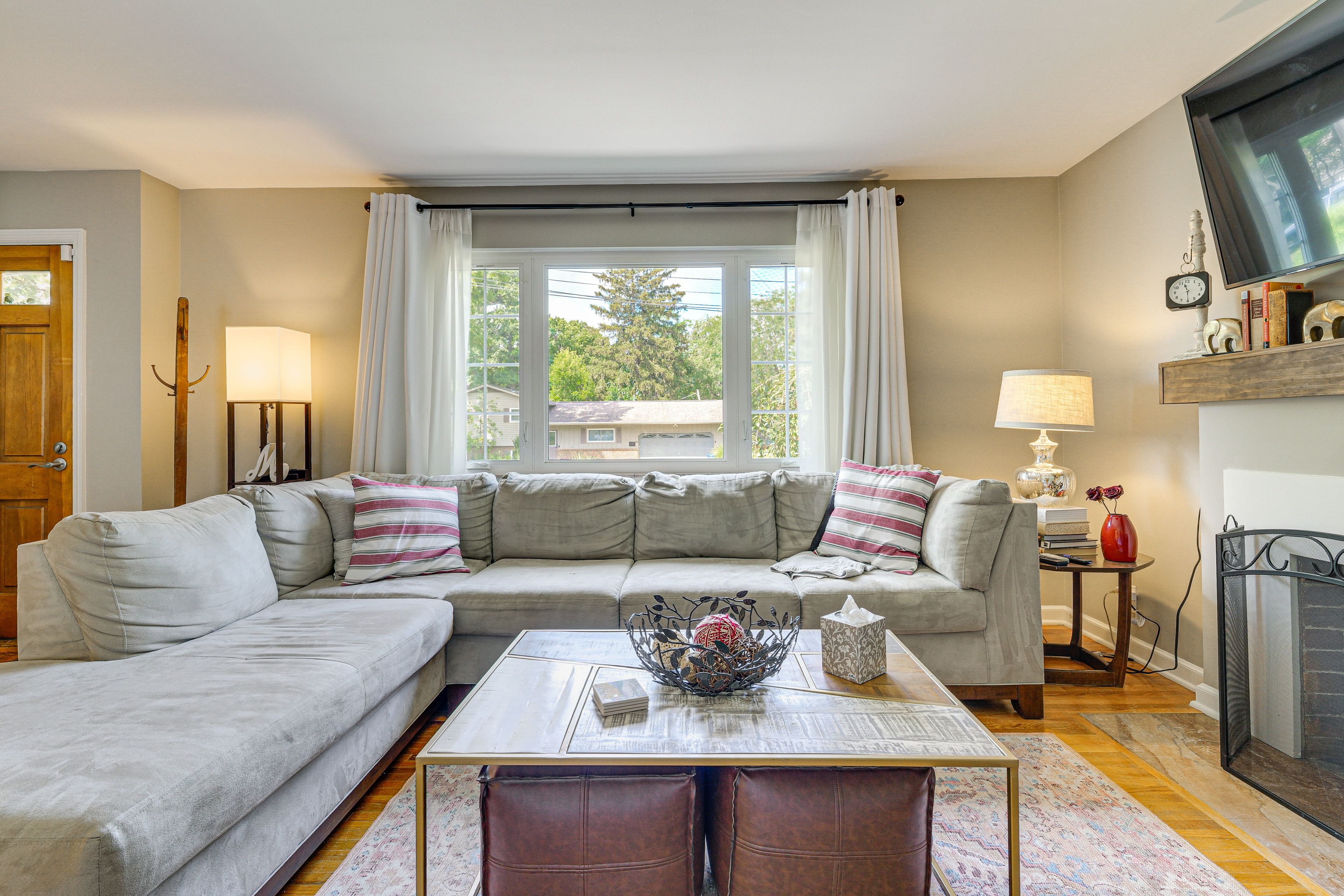 Living Room | Free WiFi | Smart TV