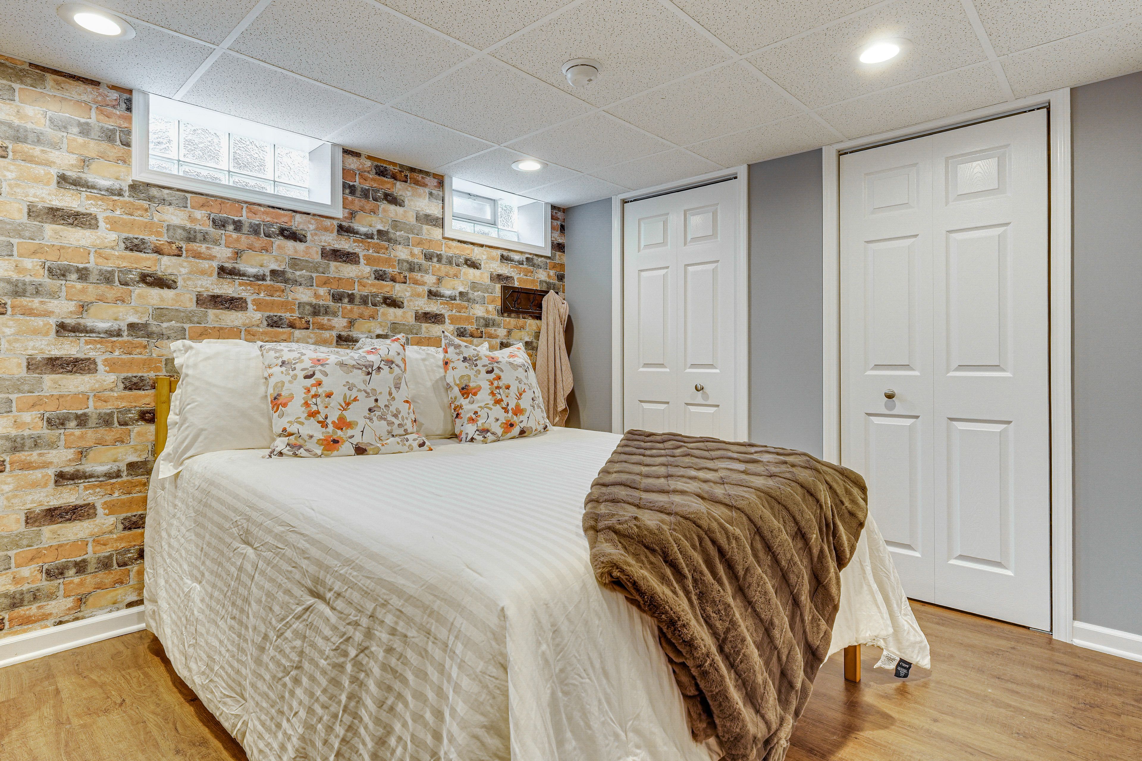 Bonus Room | Queen Bed | Lower Floor