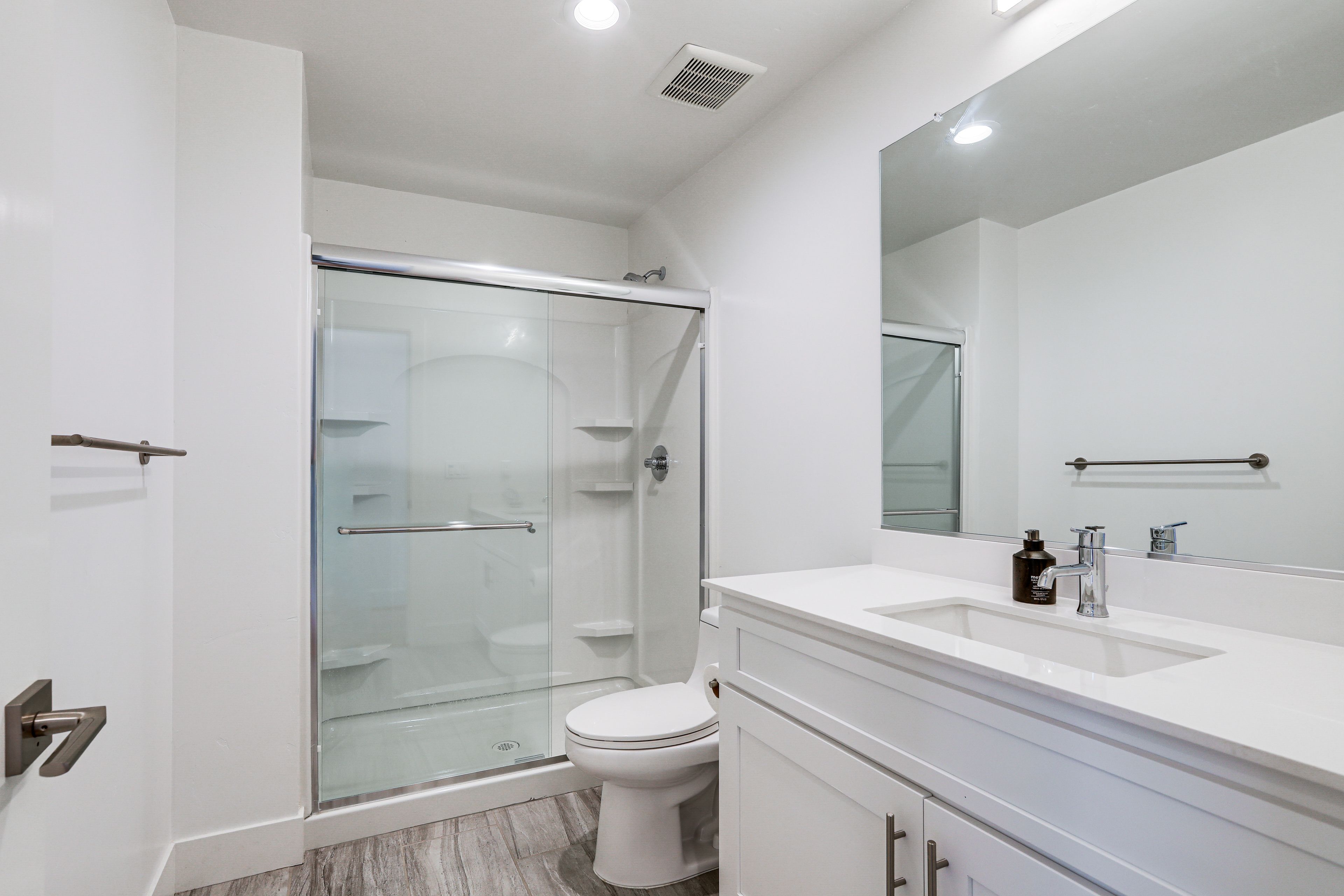 Full Bathroom | 1st Floor