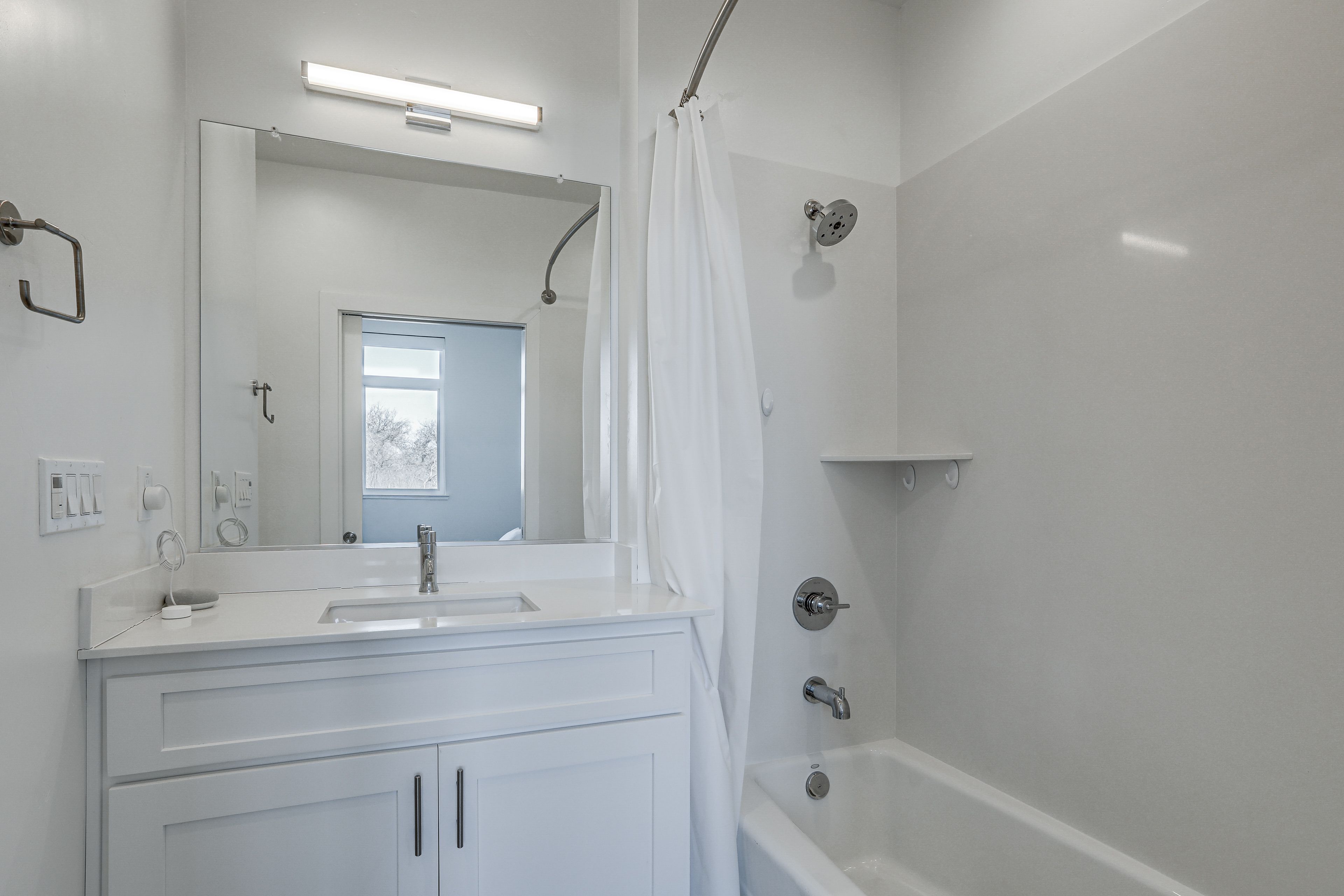 Full Bathroom | 3rd Floor