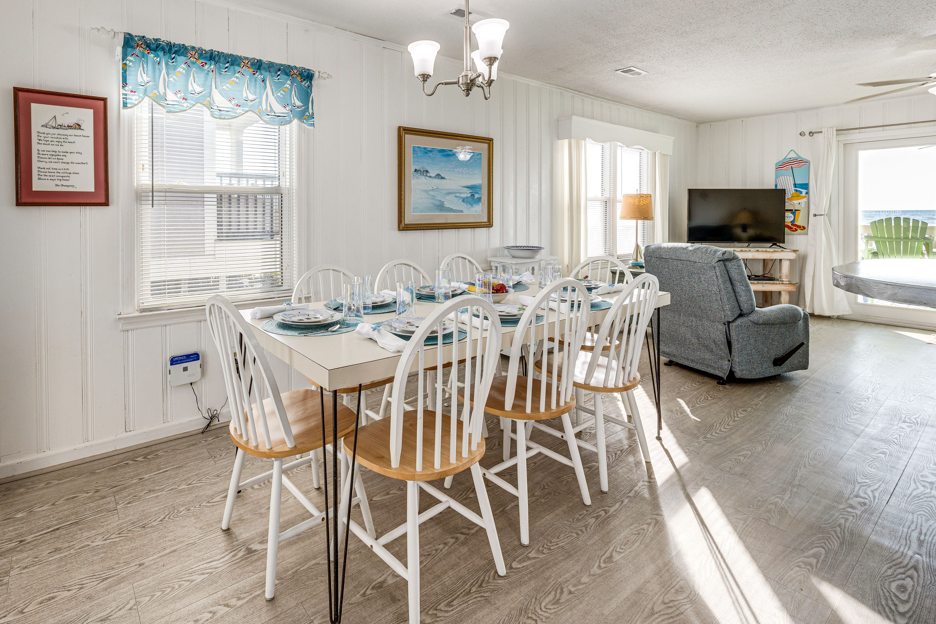 Dining Table | Dishware/Flatware