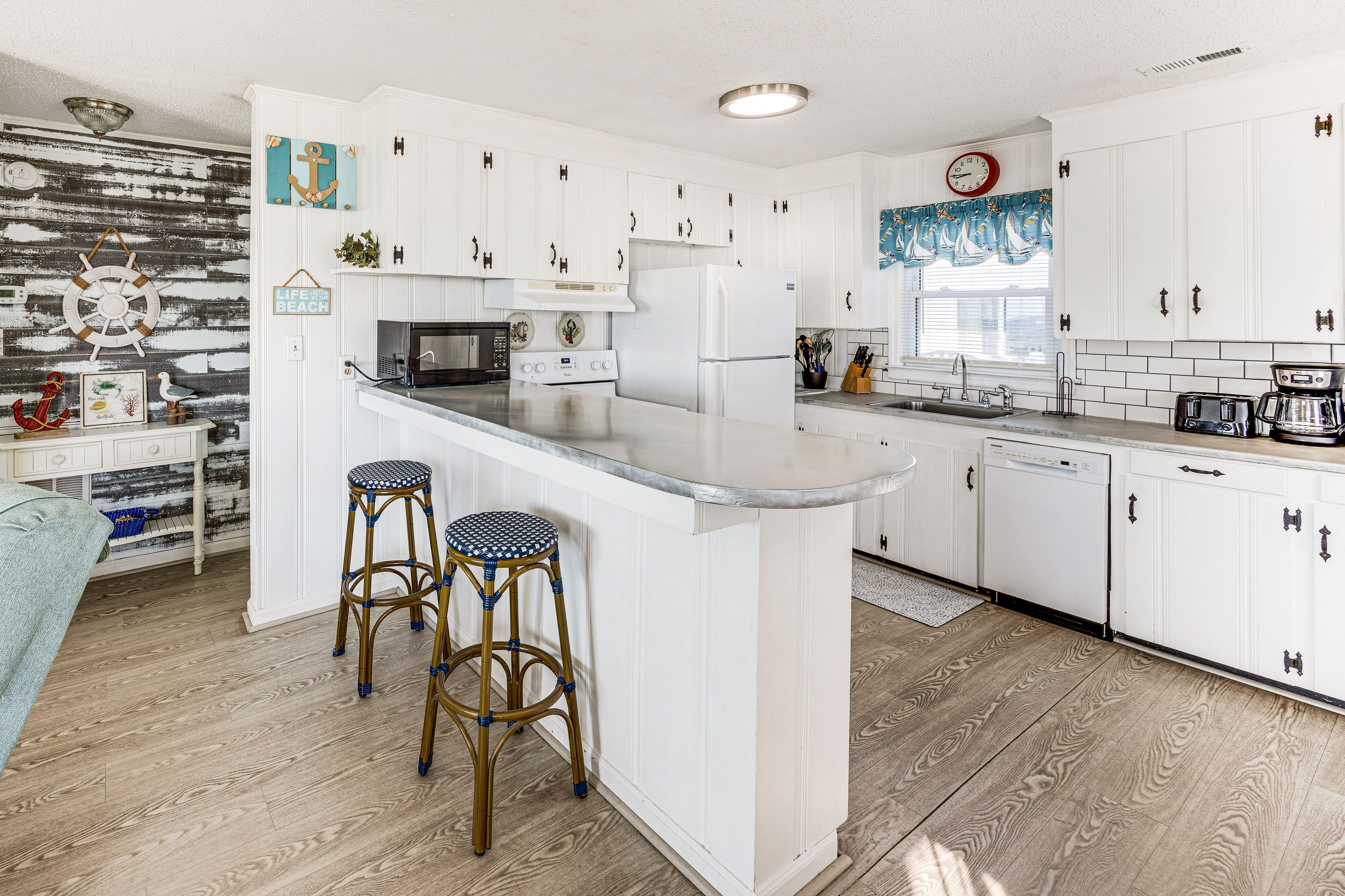 Breakfast Bar | Kitchen