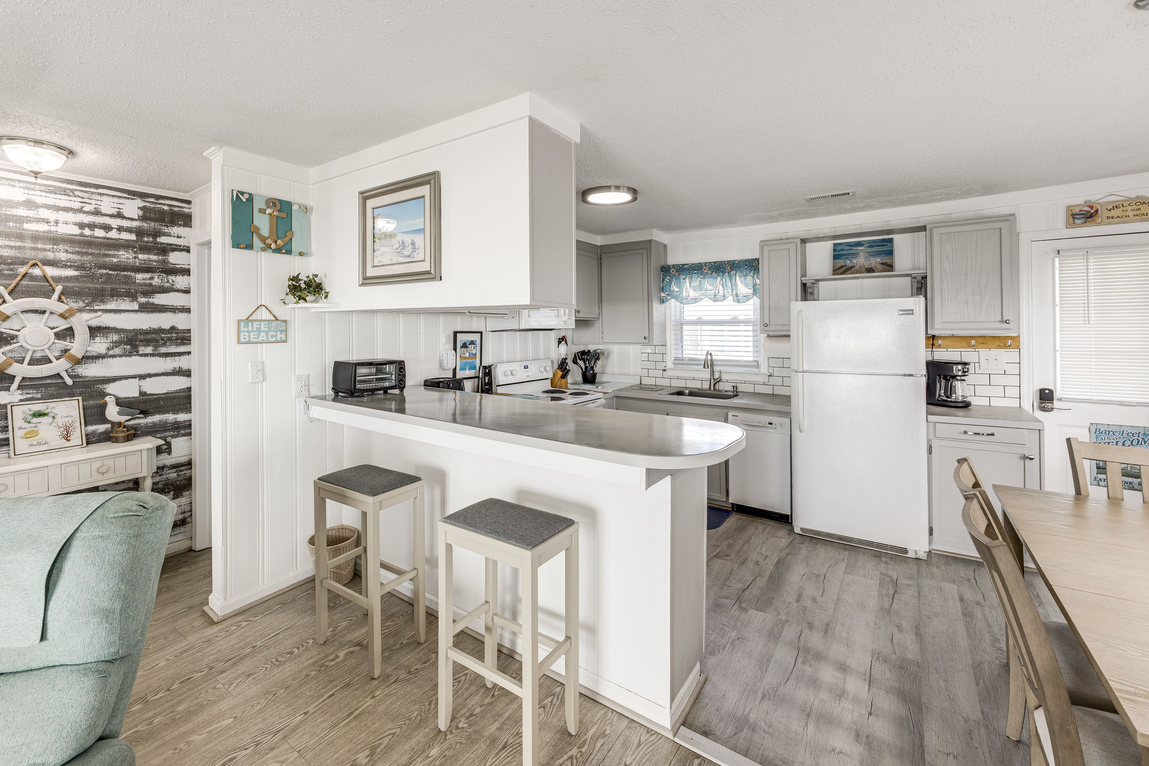 Breakfast Bar | Kitchen