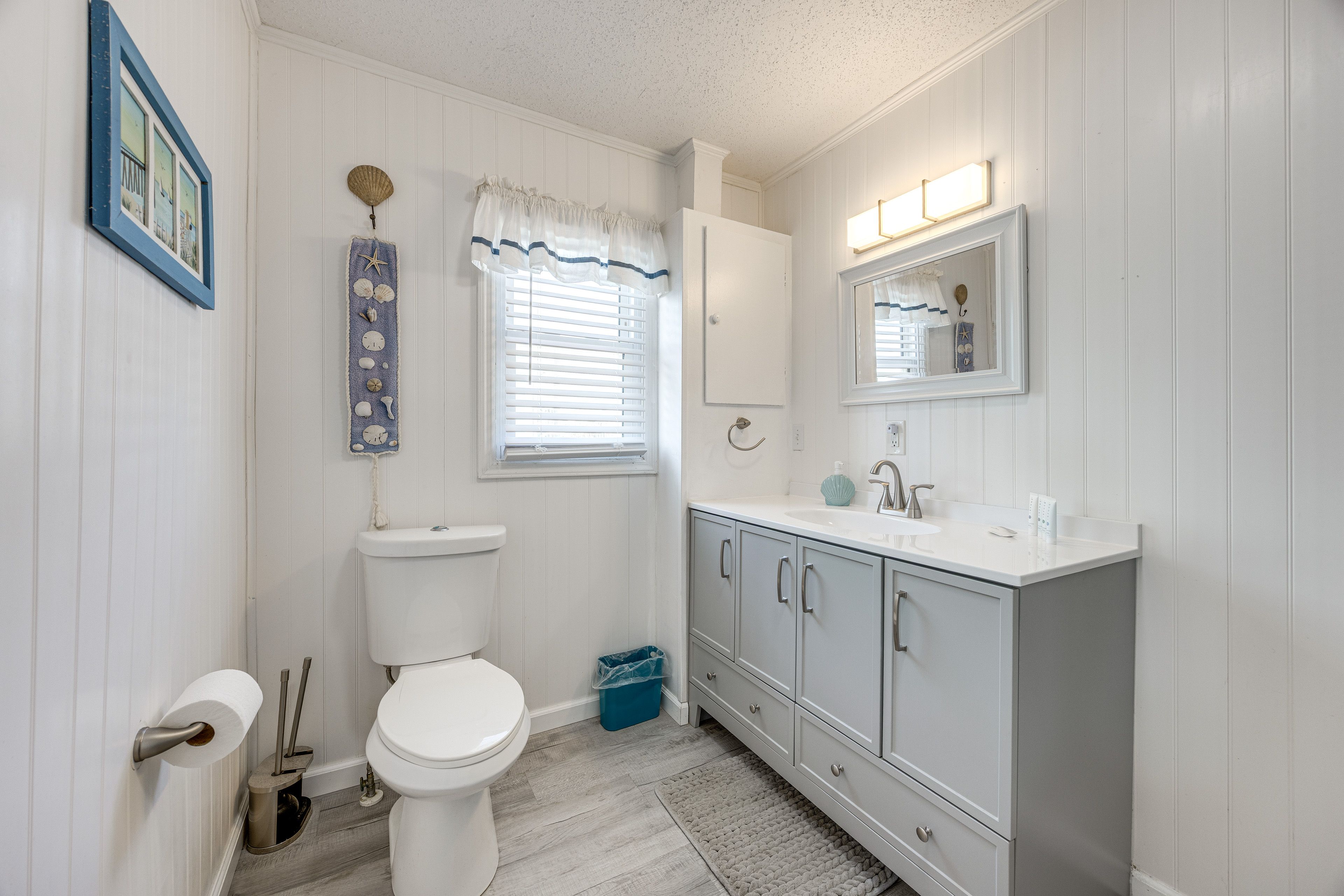 Full Bathroom | Towels Provided | Laundry