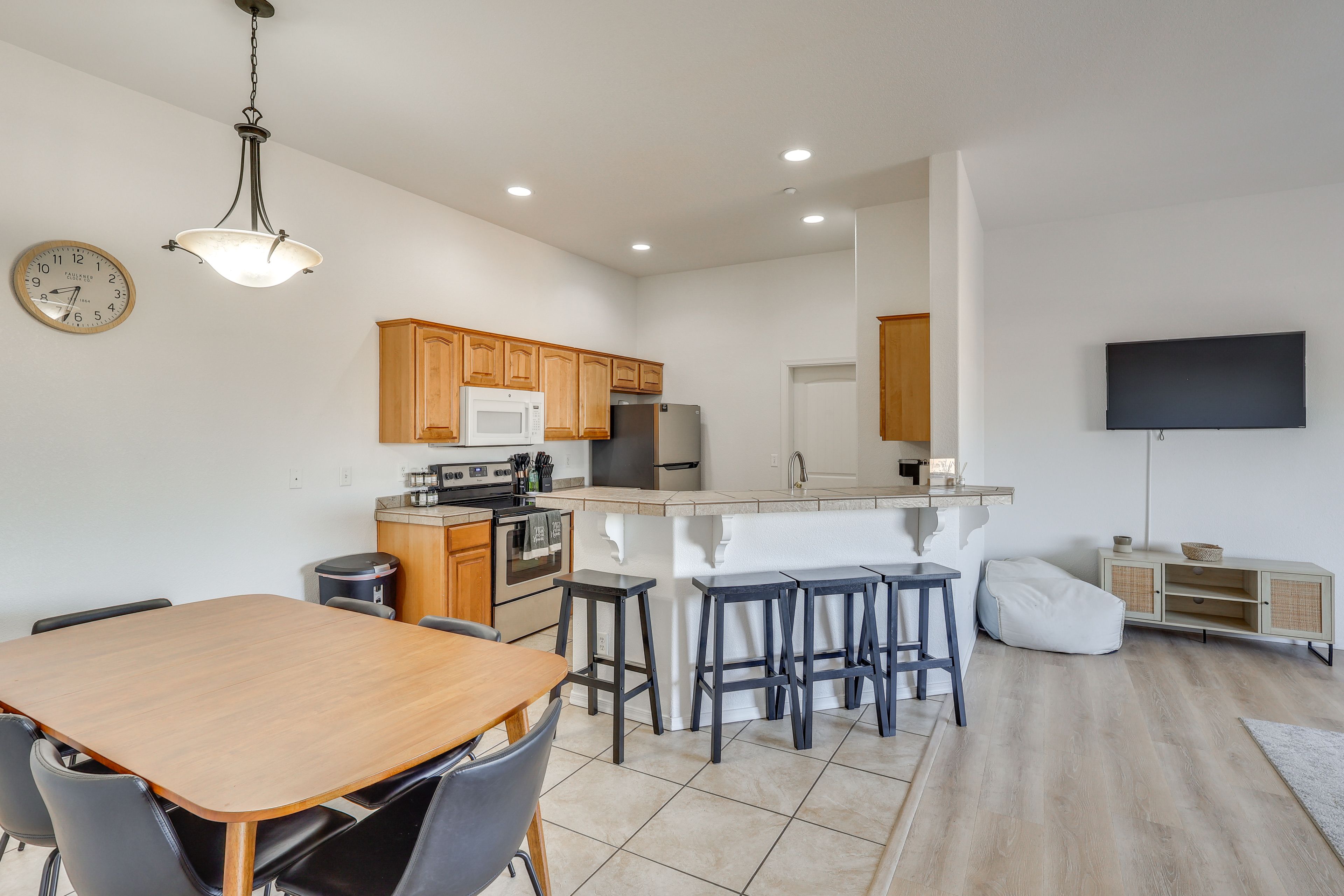 Kitchen | Dining Area