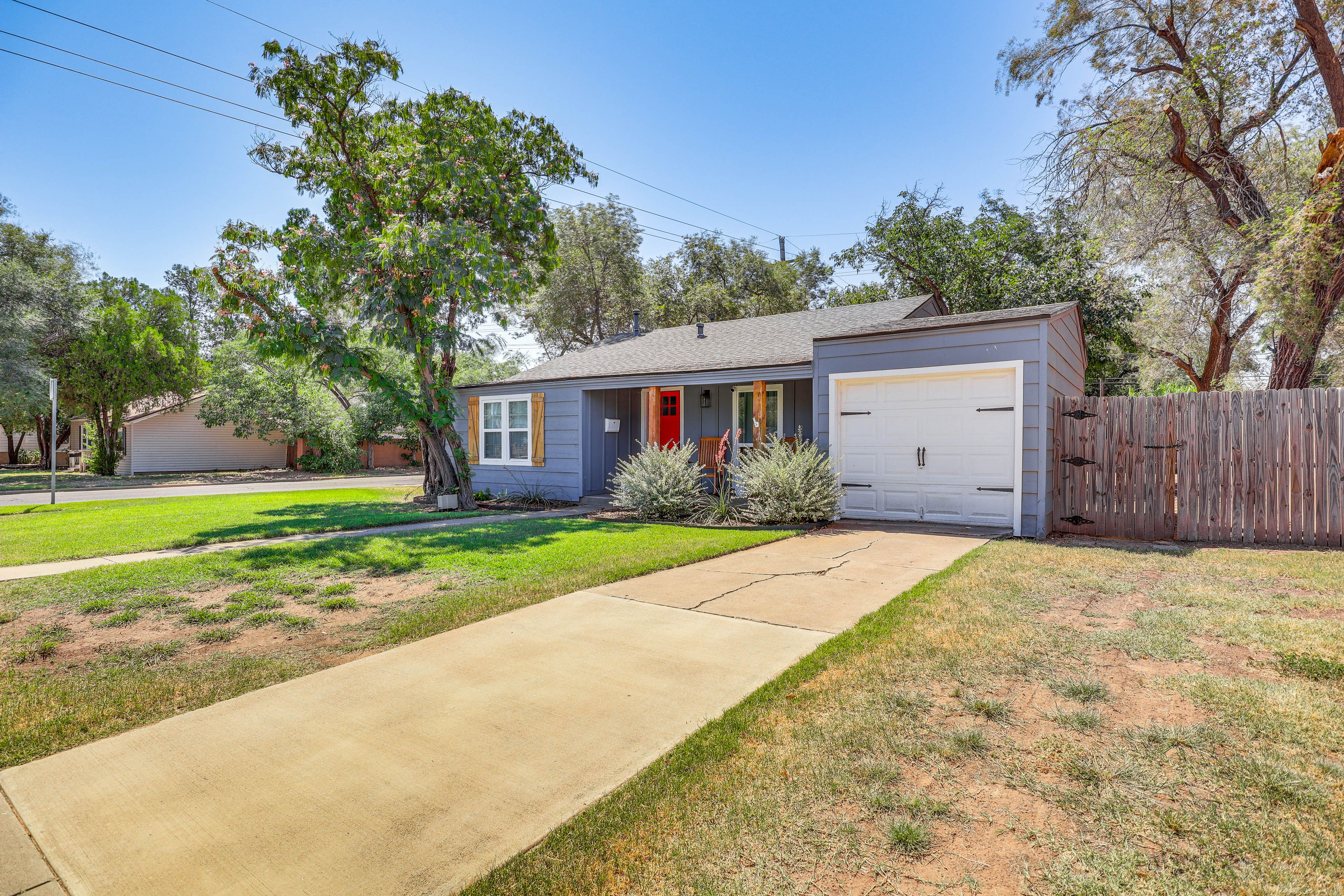 Exterior | Parking | Driveway (1 Vehicle) | Free Street