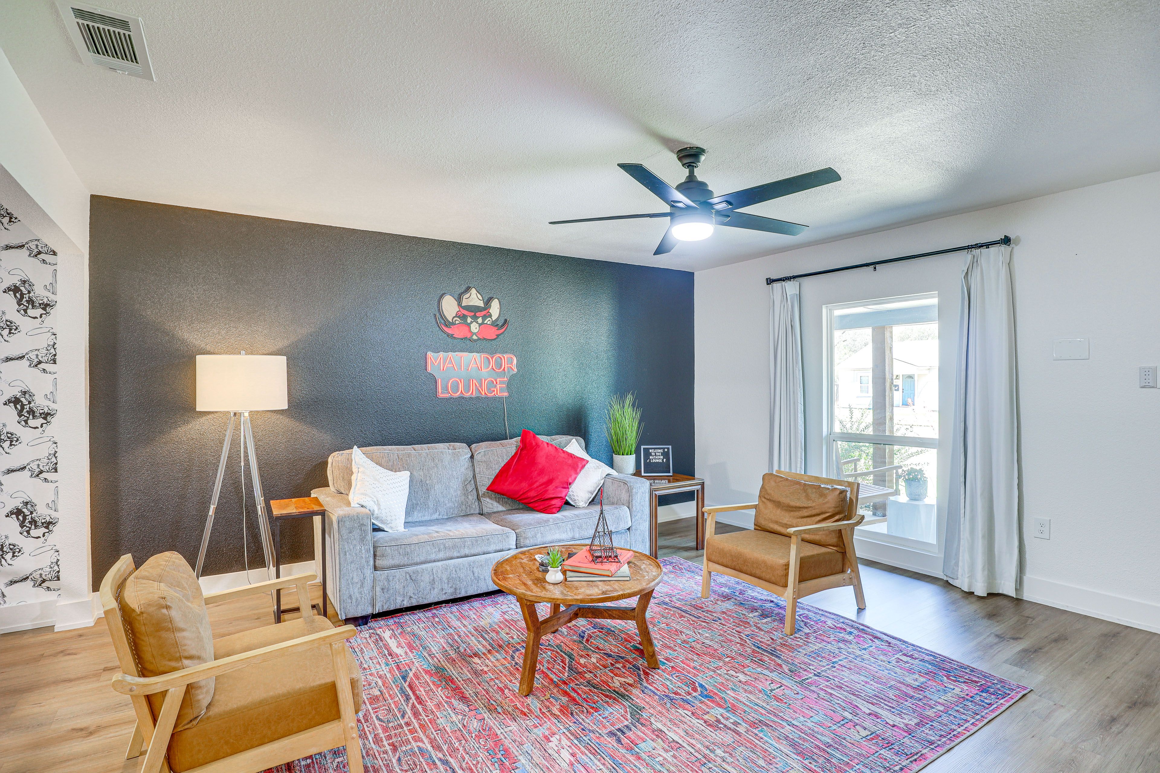 Living Room | Free WiFi | Smart TV