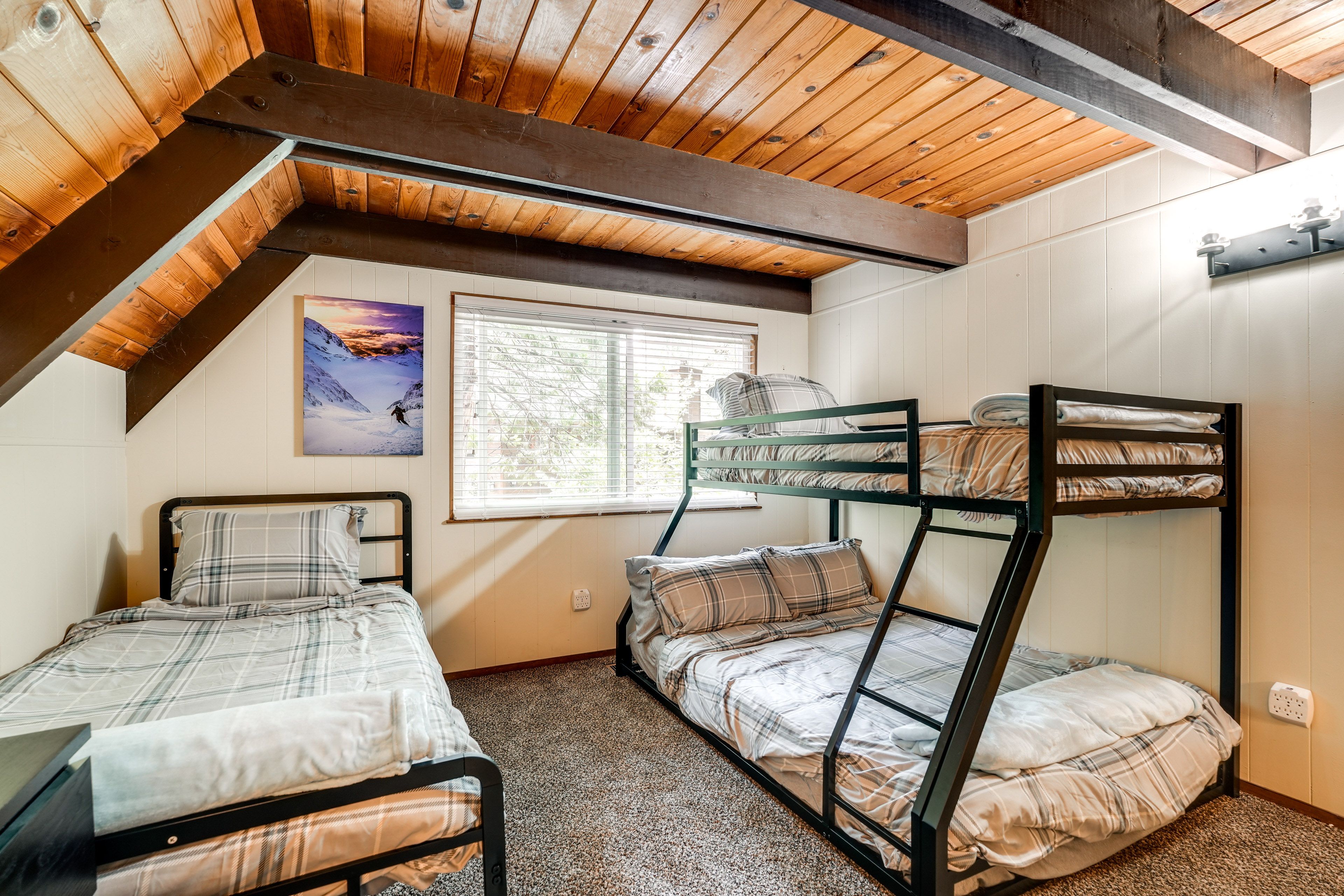 Bedroom 2 | Twin/Full Bunk Bed | Twin Bed | 1st Floor