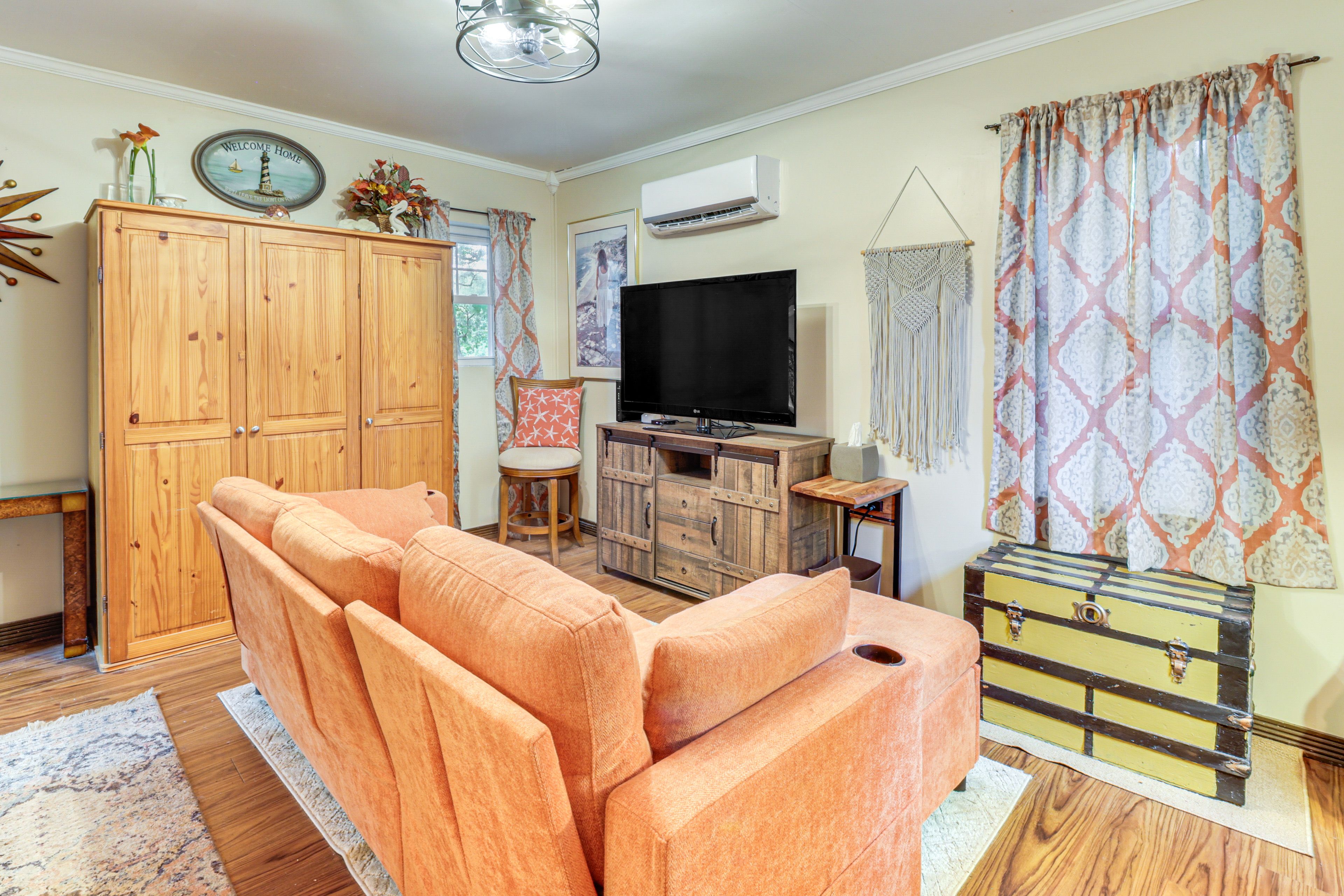 Studio Interior | Free WiFi | Smart TV | Queen Sleeper Sofa