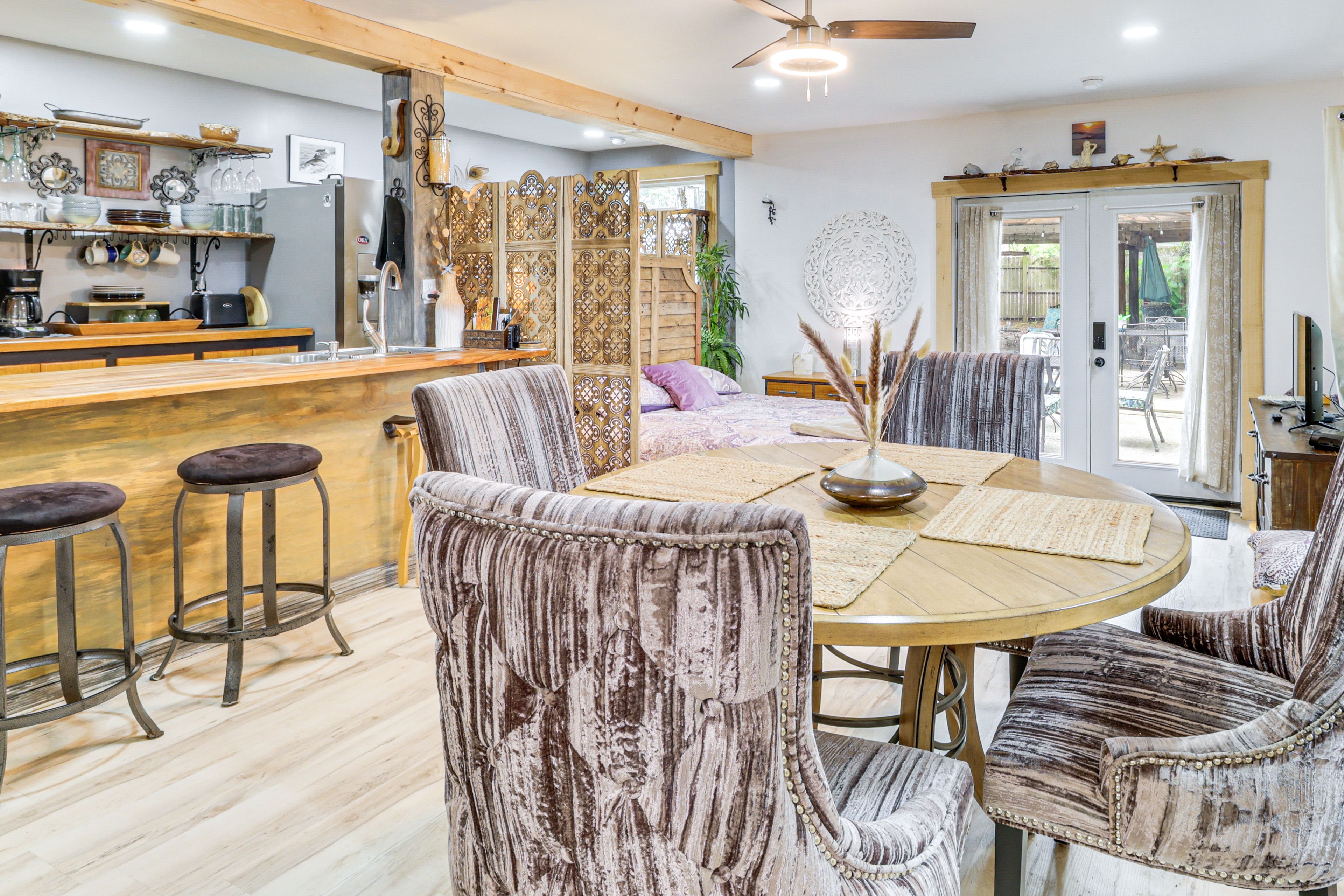 Dining Area | Kitchen | Drip & Keurig Coffee Makers