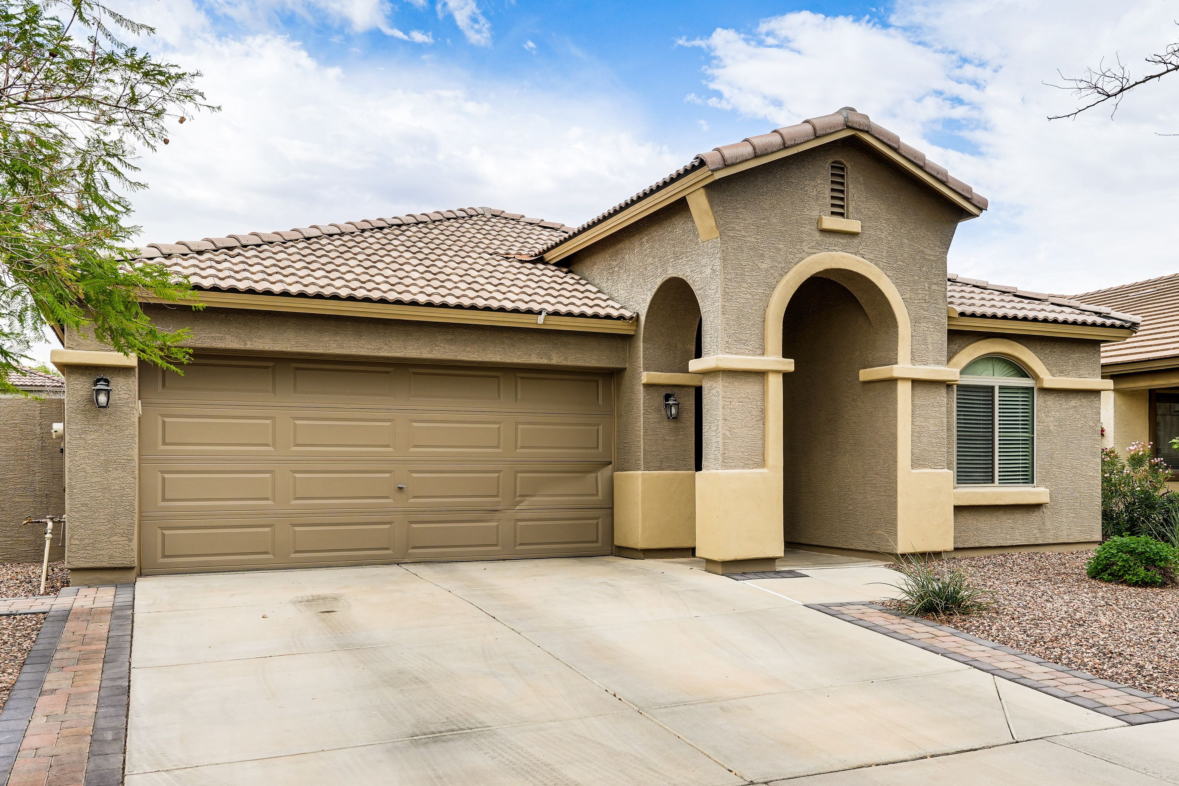 Exterior | Parking | Garage (2 Vehicles) | Driveway (2 Vehicles)