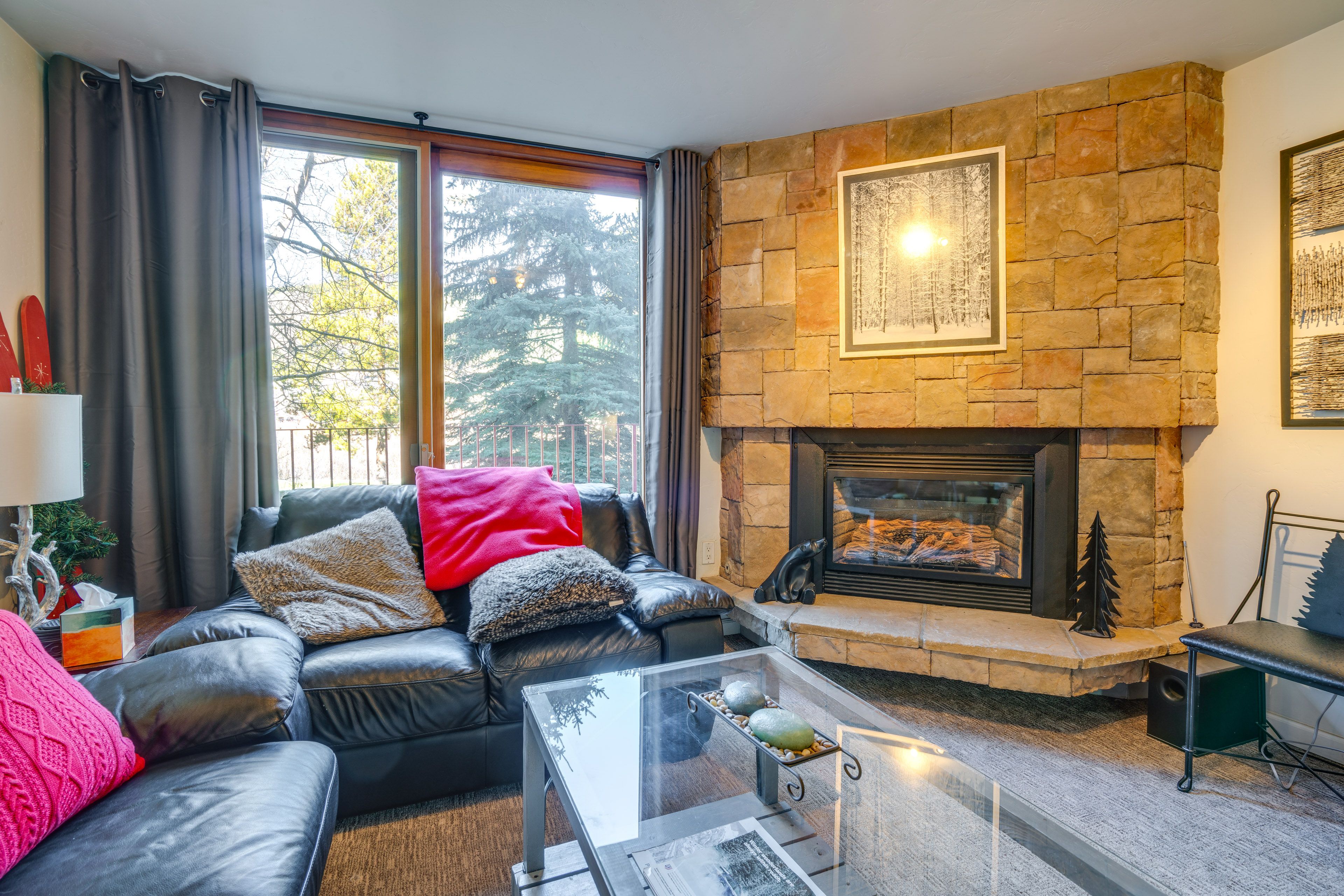 Living Room | 1st Floor | Full Sleeper Sofa | Free WiFi | Gas Fireplace