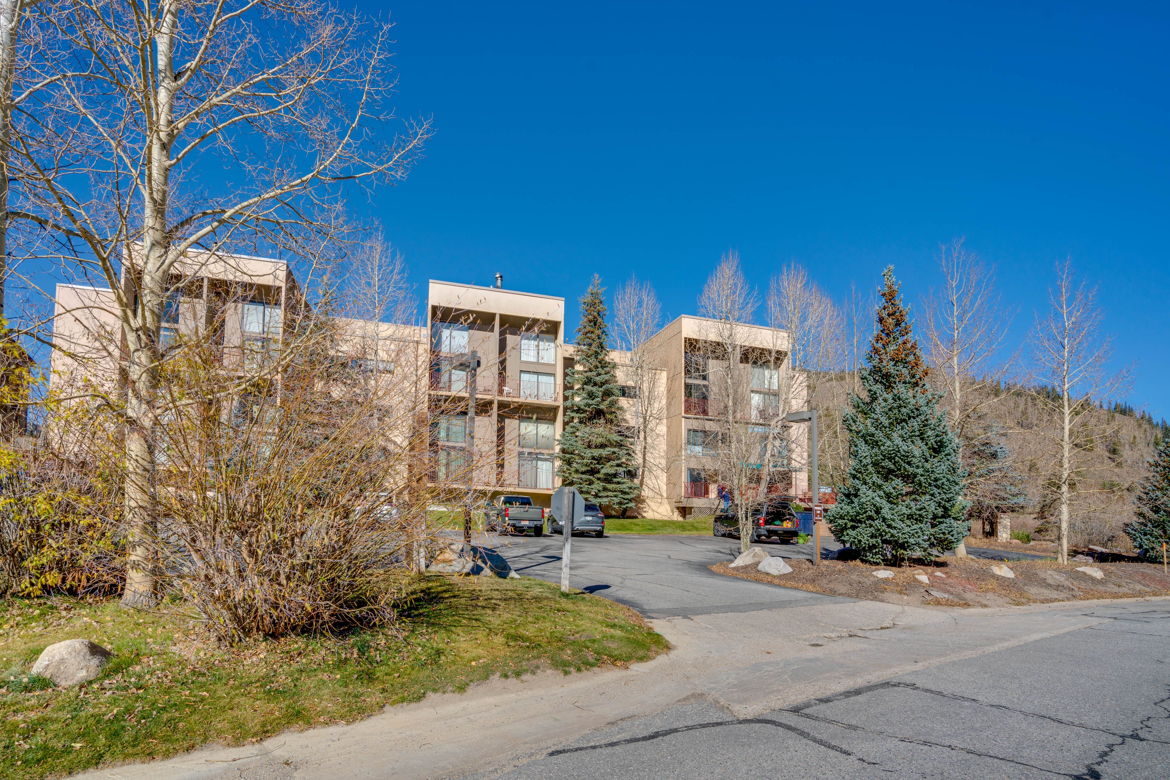 Parking | Assigned Garage Space (1 Vehicle)