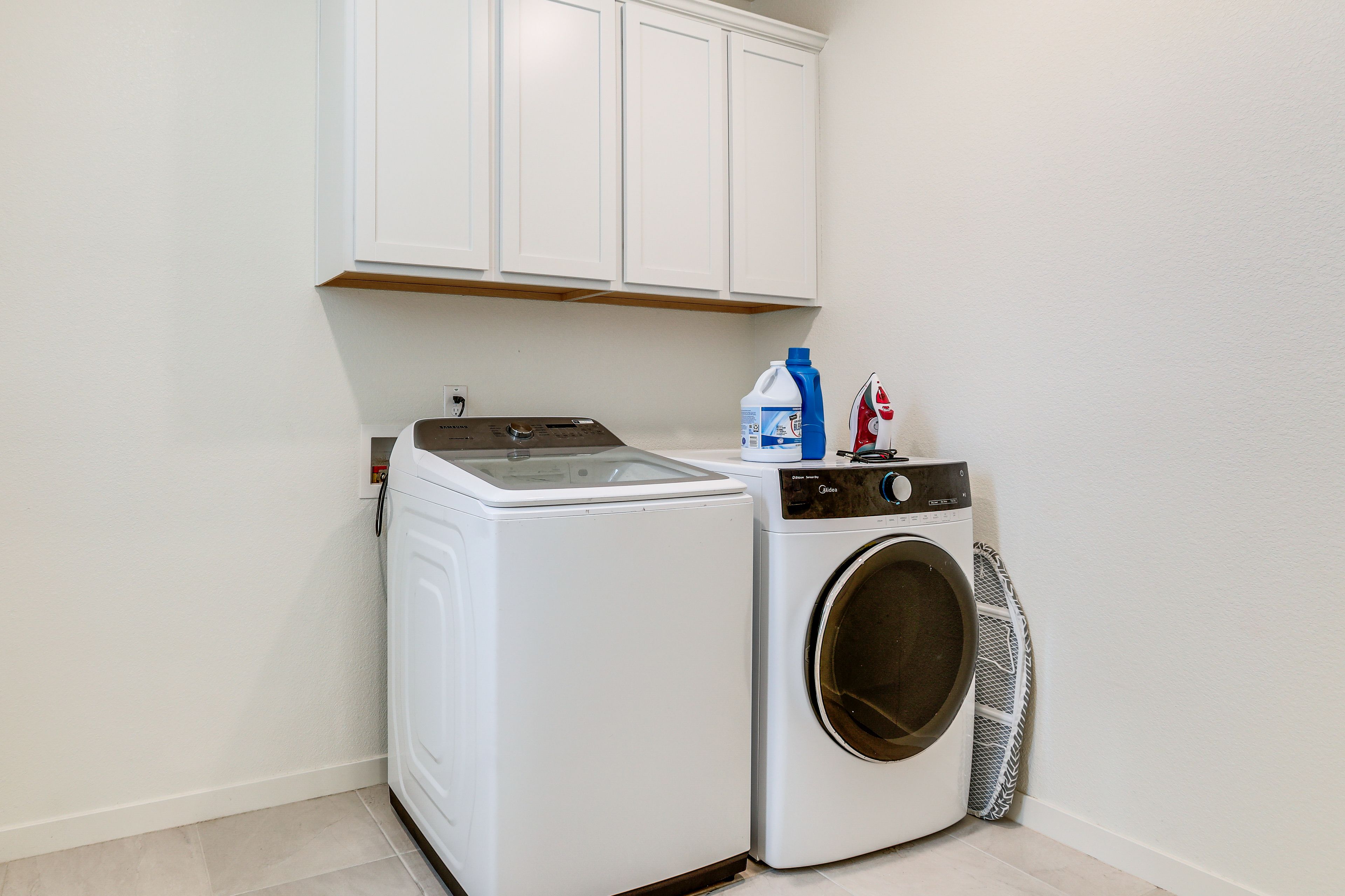 Laundry Room | Iron/Board | Detergent Provided