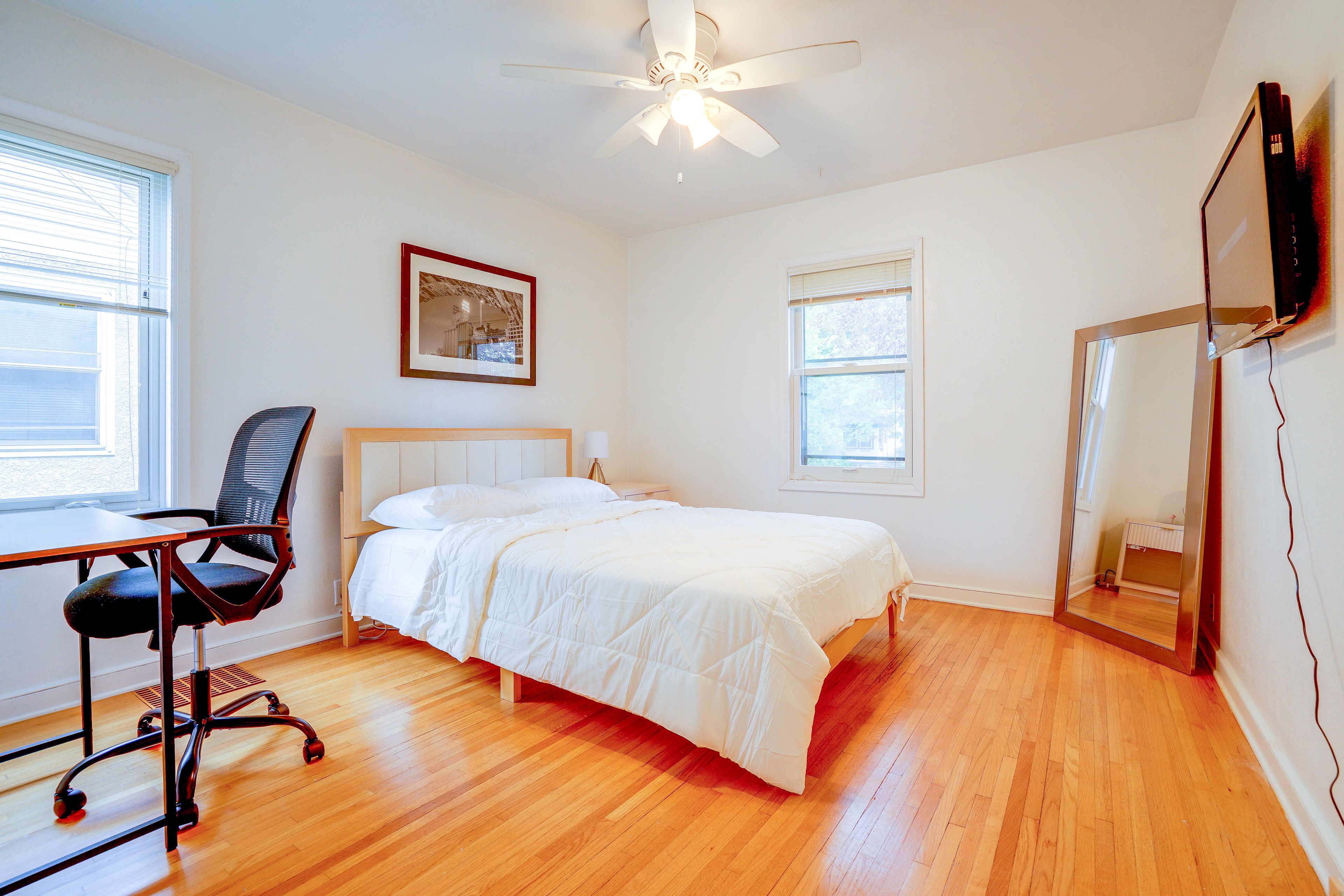 Bedroom | Queen Bed