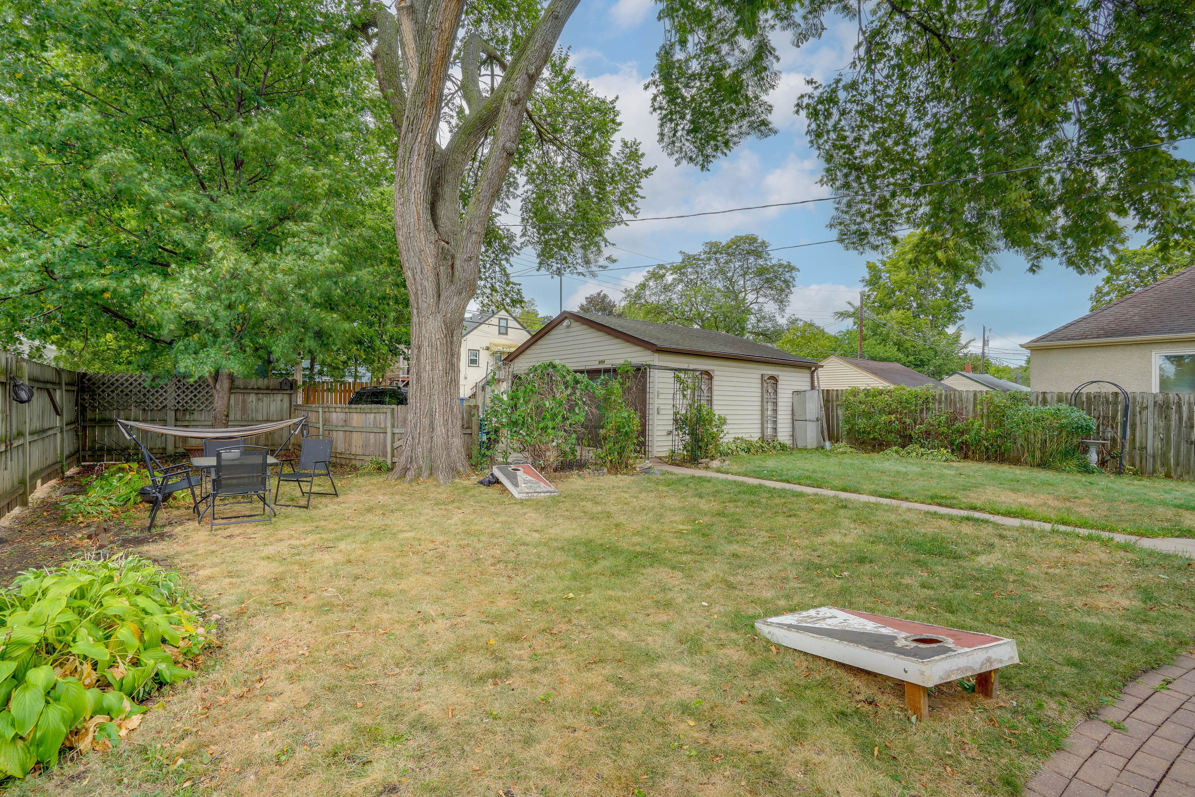 Shared Backyard | Outdoor Dining | Cornhole