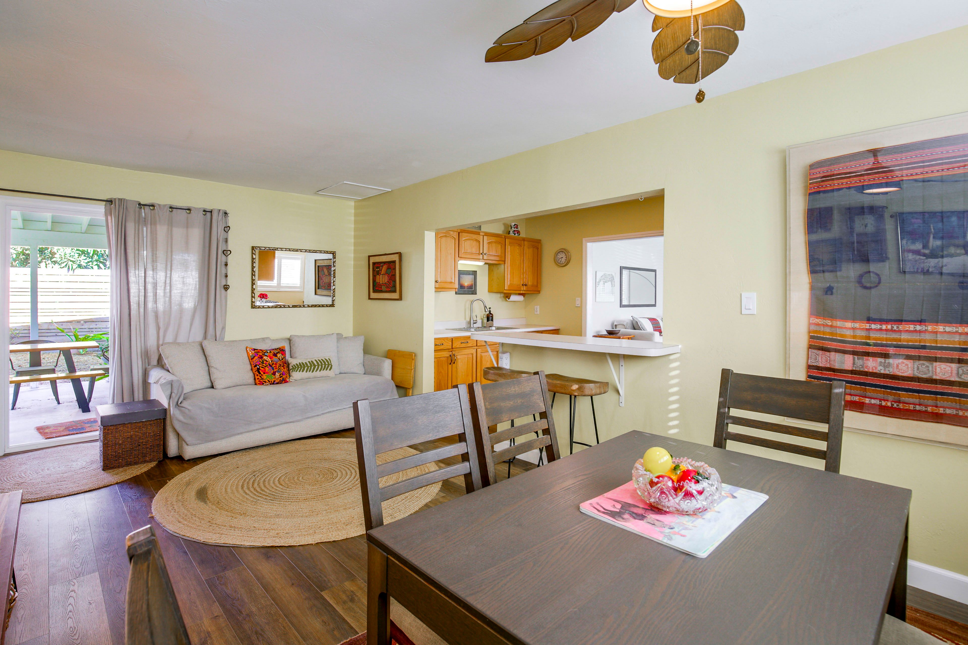 Dining Area | Dishware/Flatware Provided