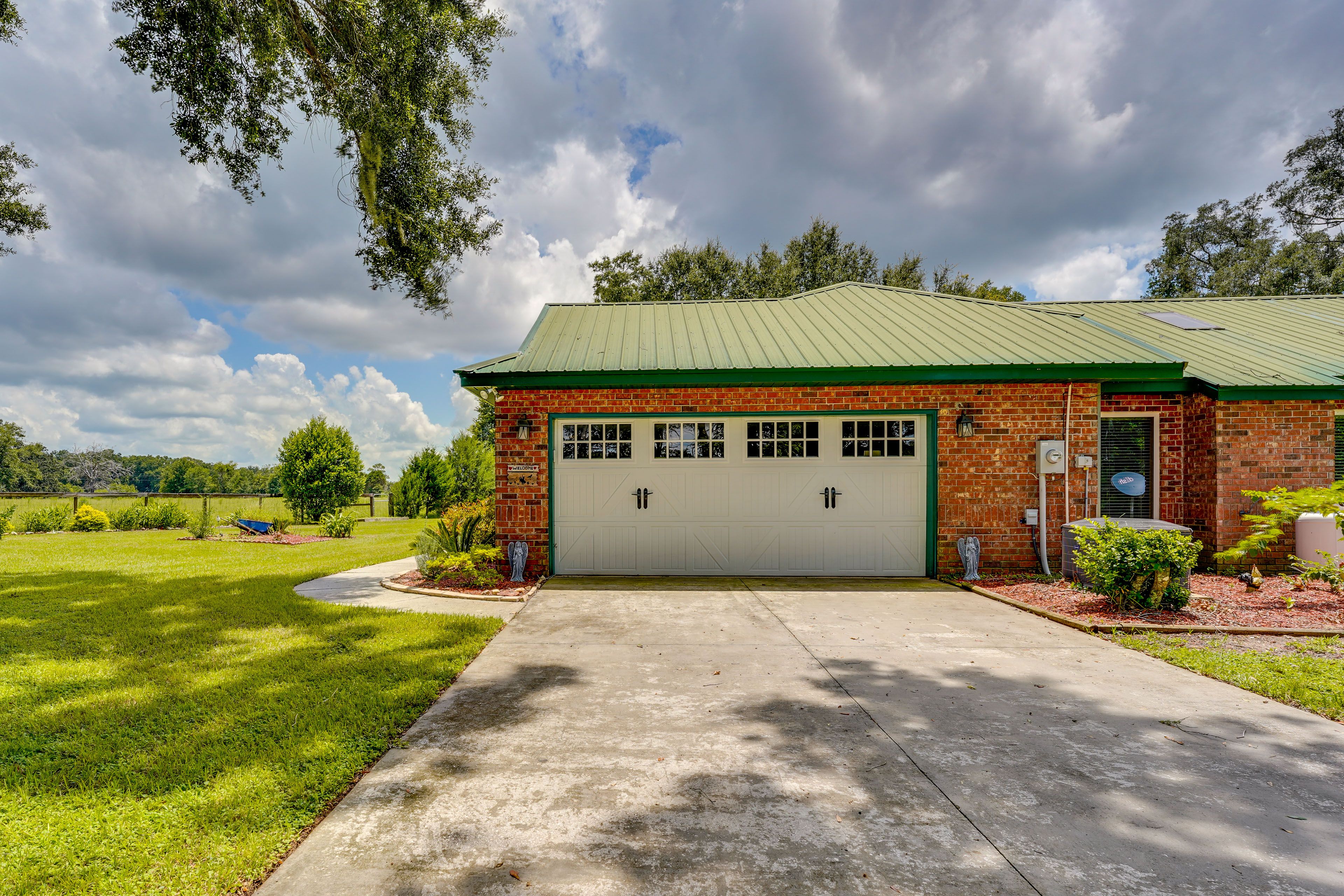 Parking | Garage (2 Vehicles) | Driveway (2 Vehicles)