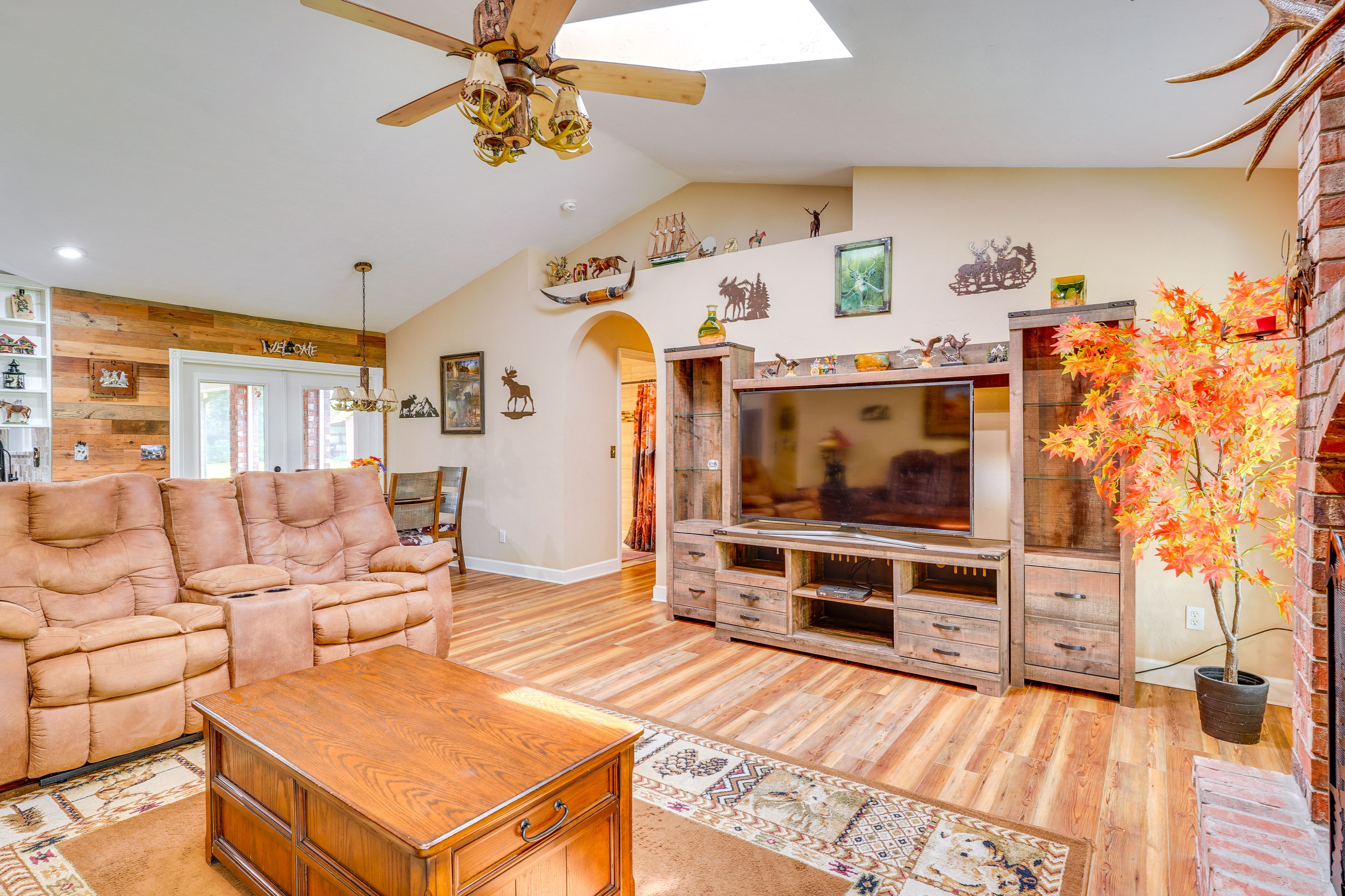 Living Area | Smart TV