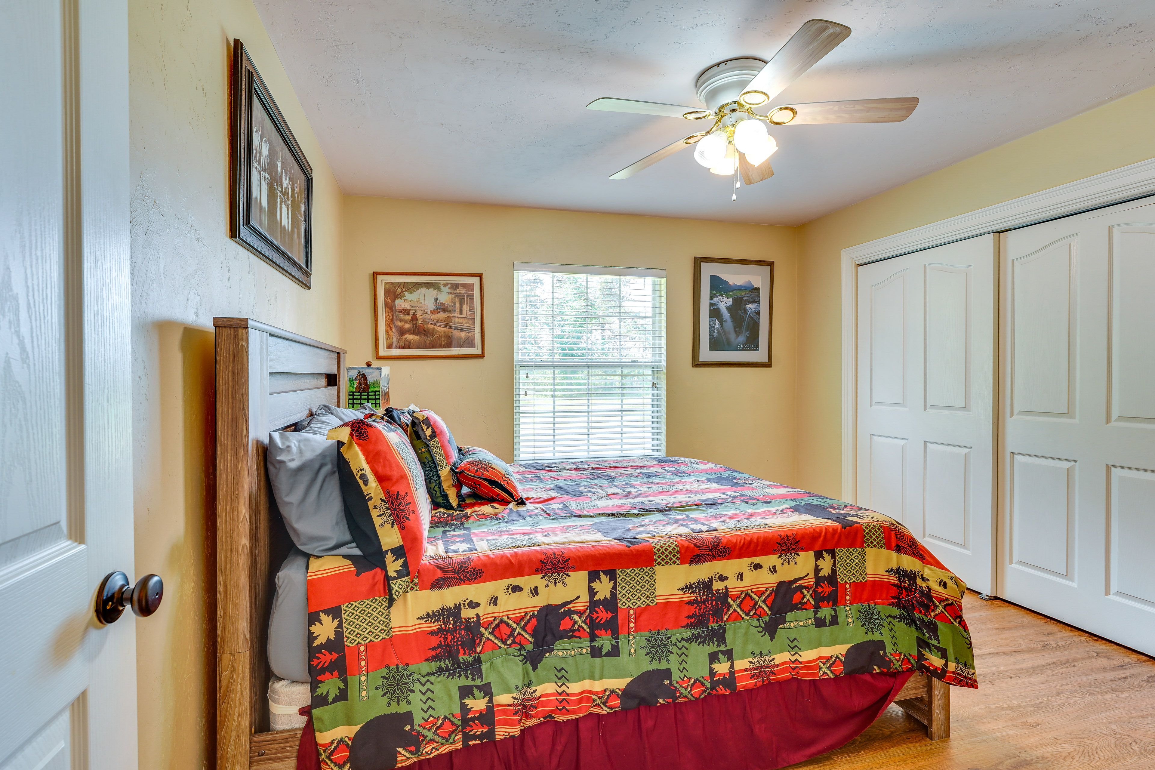 Bedroom 3 | Queen Bed