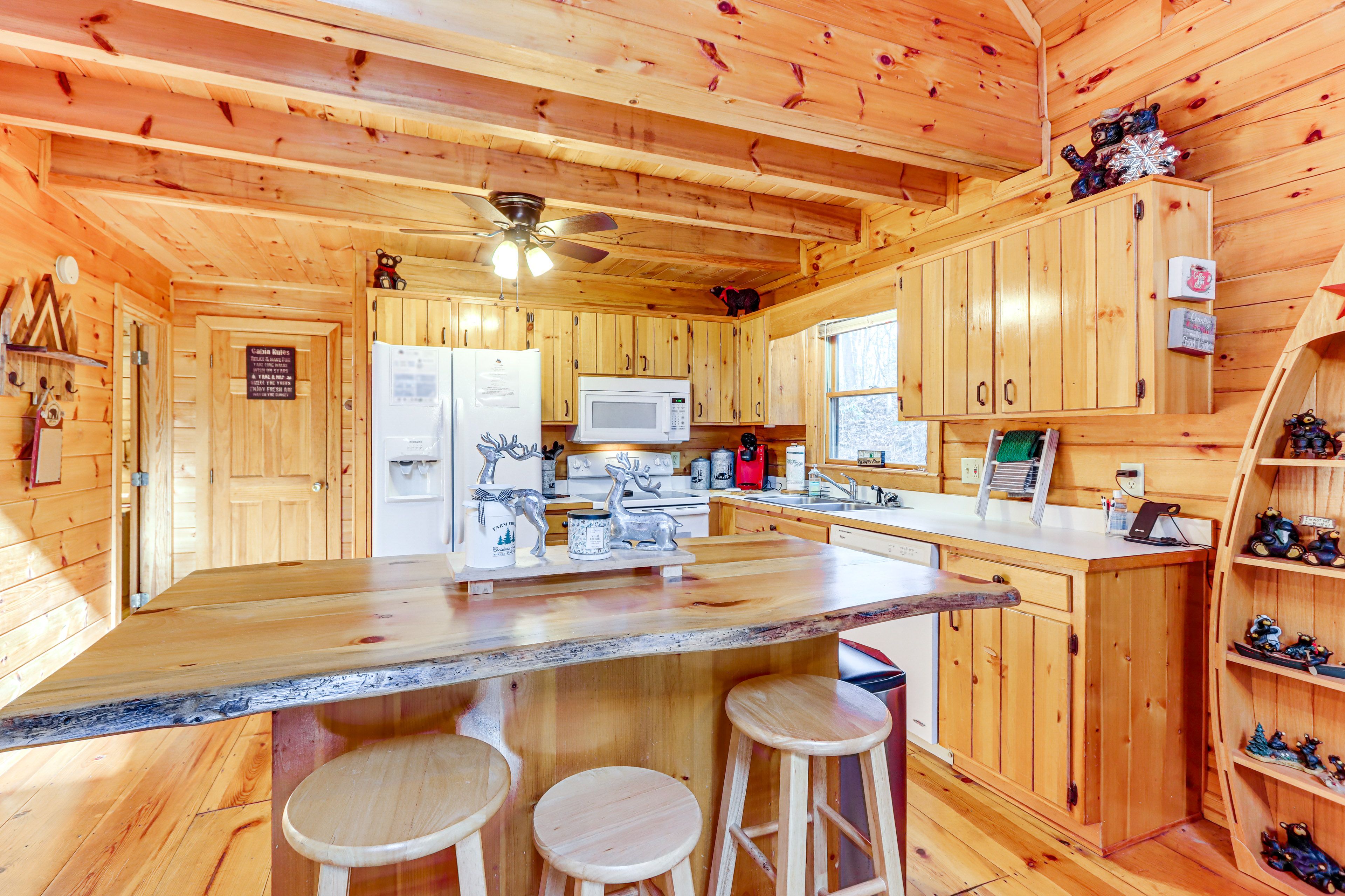 Kitchen | Breakfast Bar | Cooking Basics | Stove/Oven | Main Level