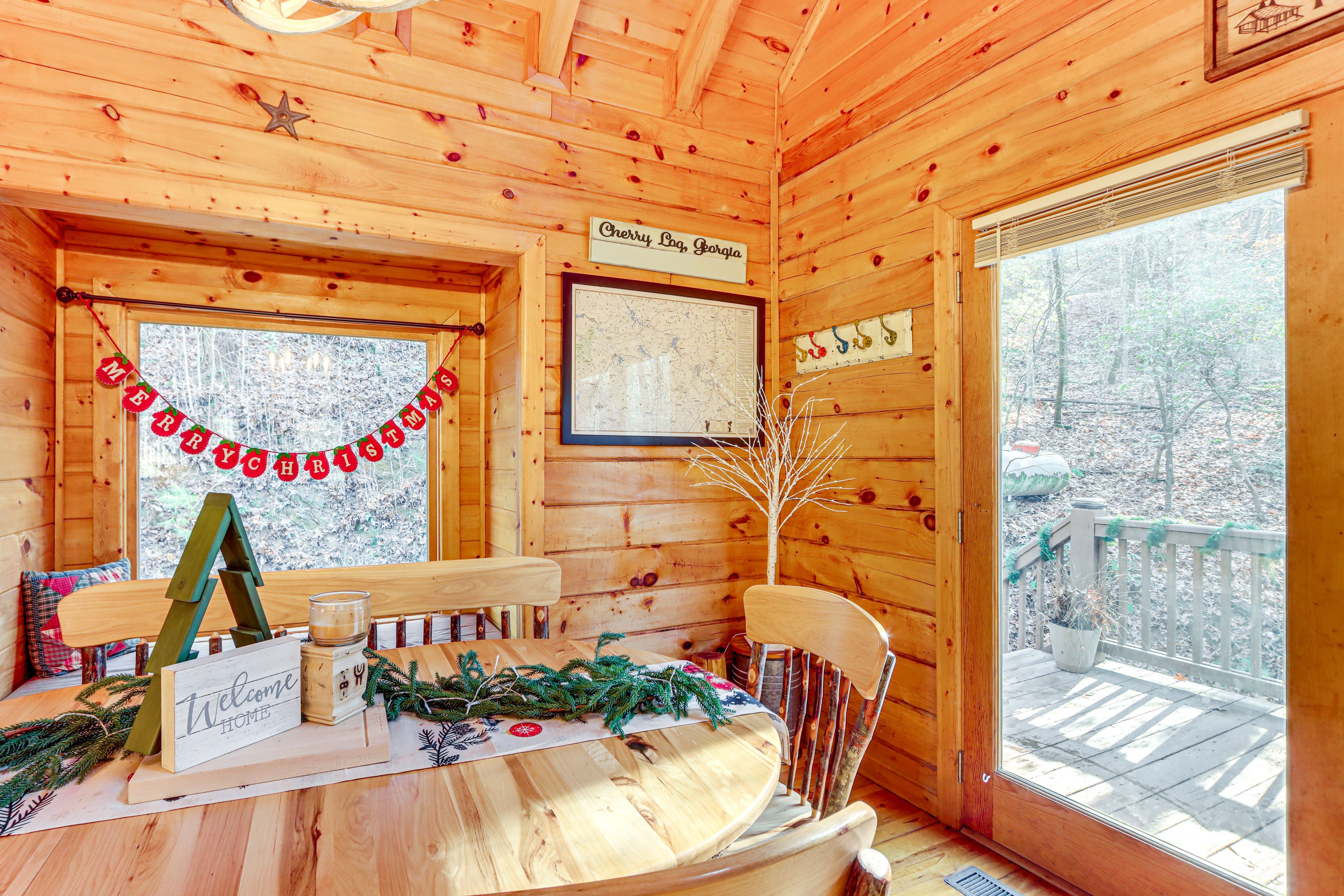 Dining Area | Dining Table | Dishware/Flatware | Main Level
