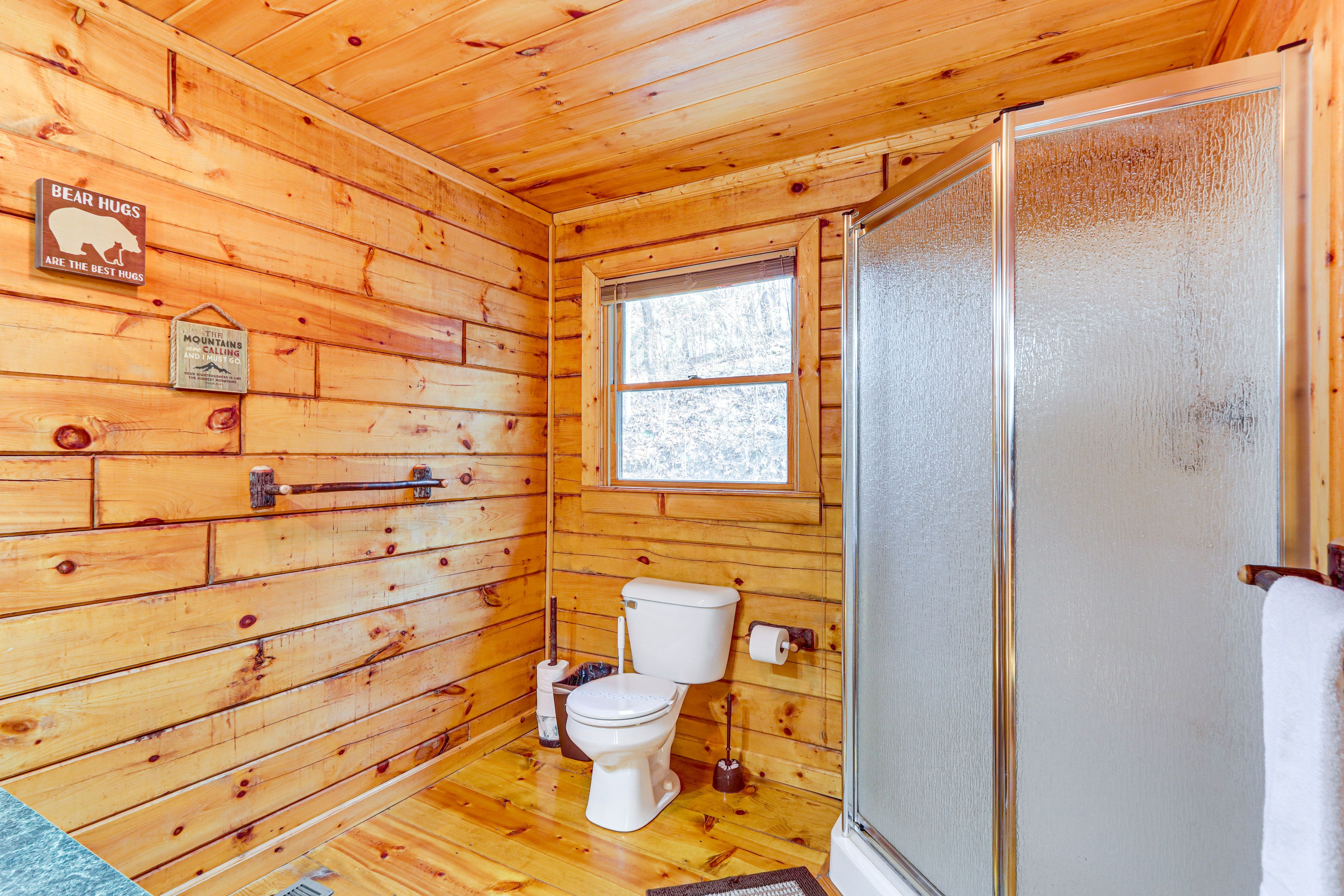 Full Bathroom | Complimentary Toiletries | Towels Provided | Main Level