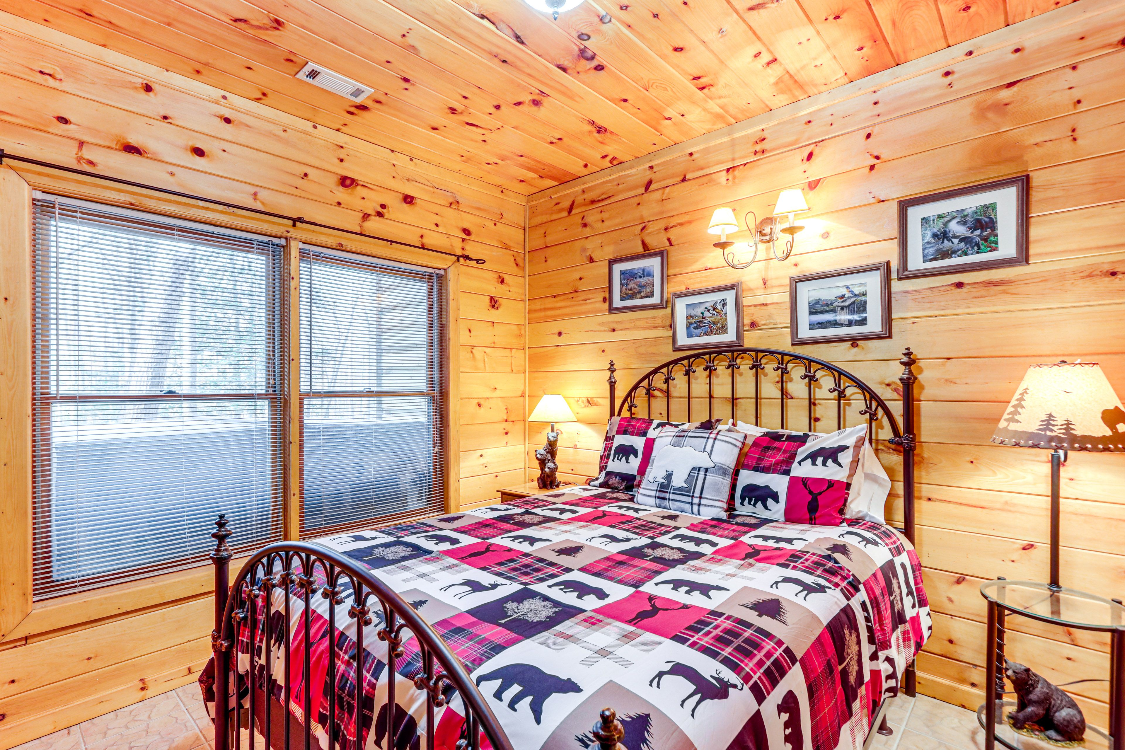 Bedroom 3 | Queen Bed | Lower Level