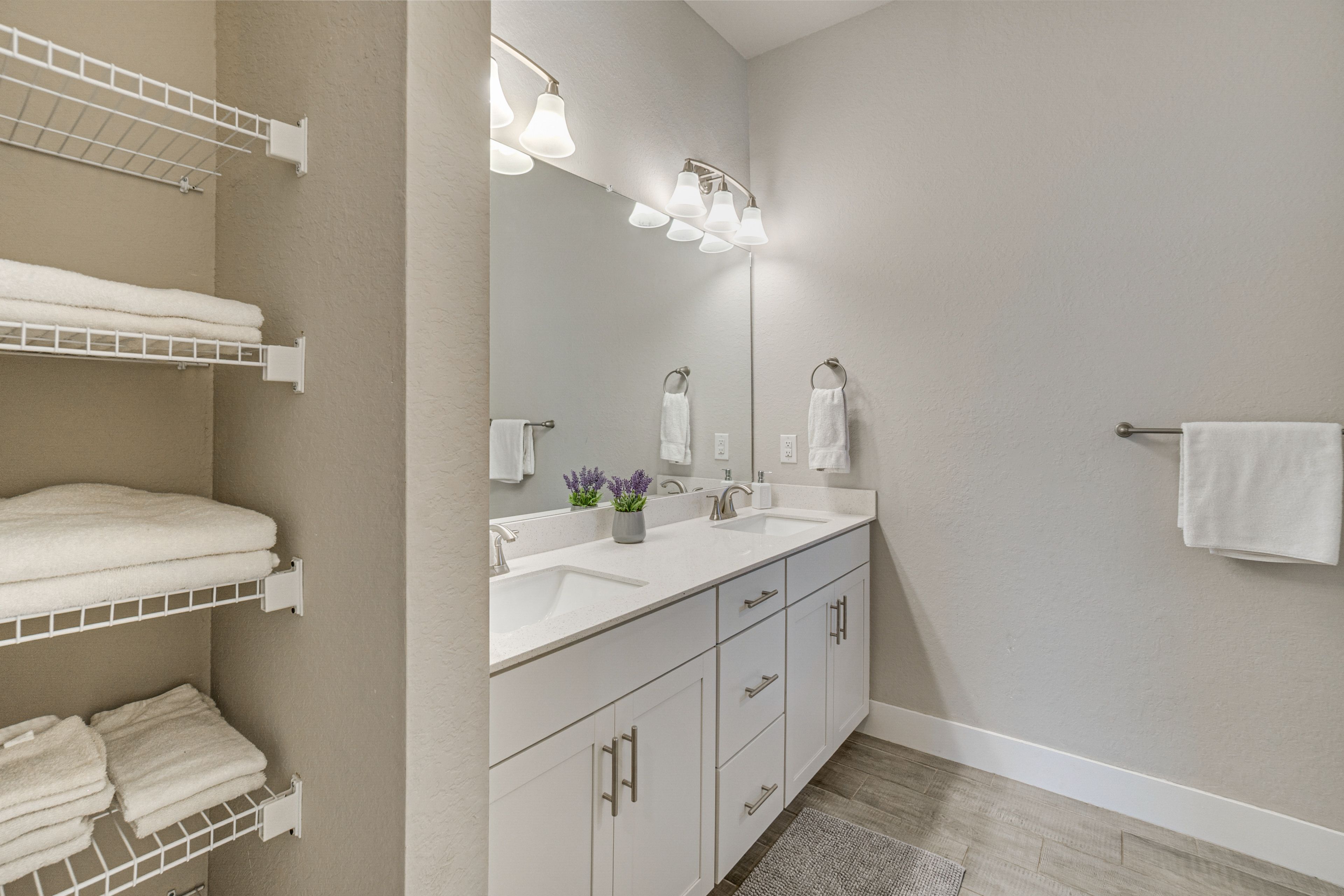 Full Bathroom | Complimentary Toiletries | Towels Provided