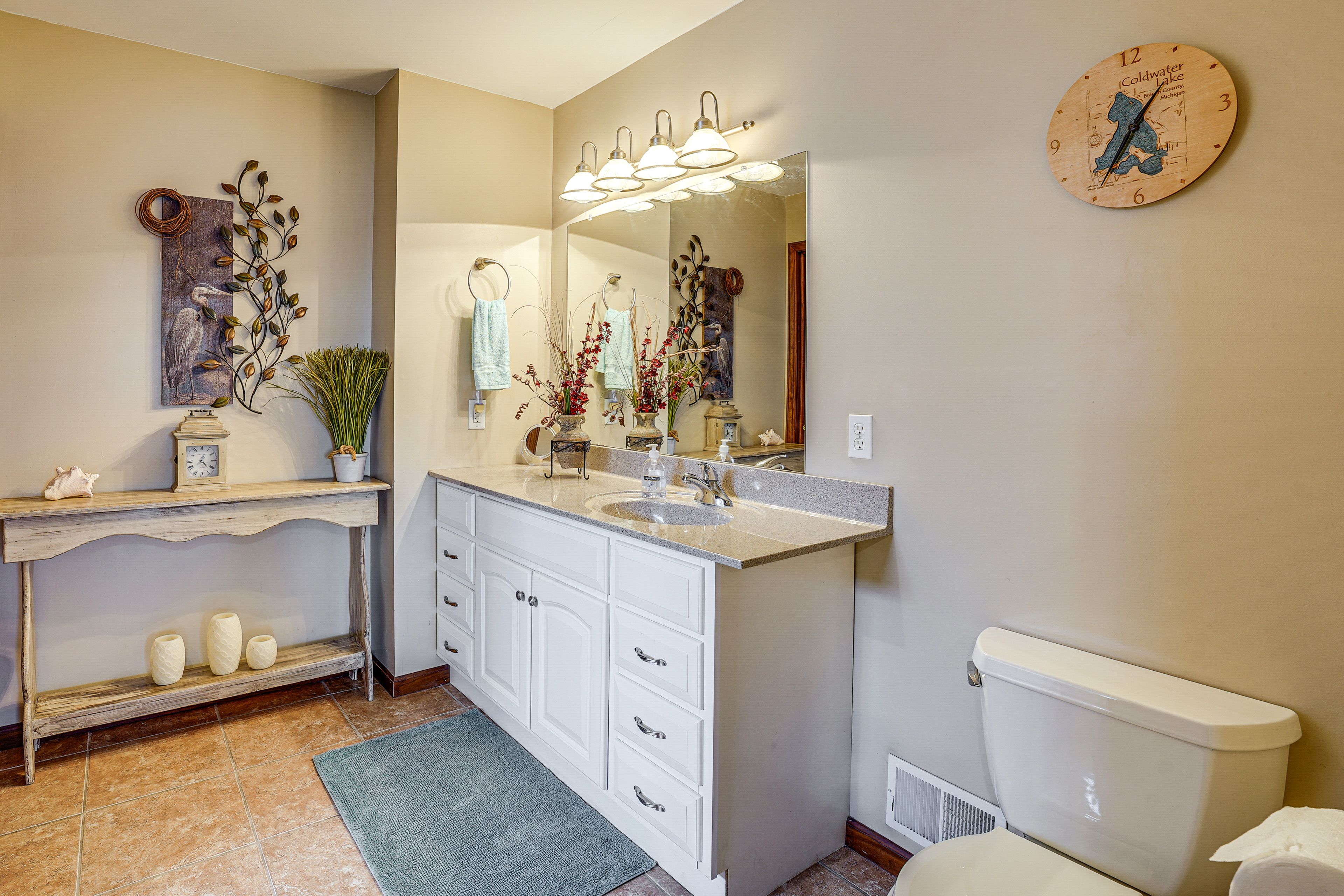 En-Suite Bathroom | Linens & Towels | 1st Floor