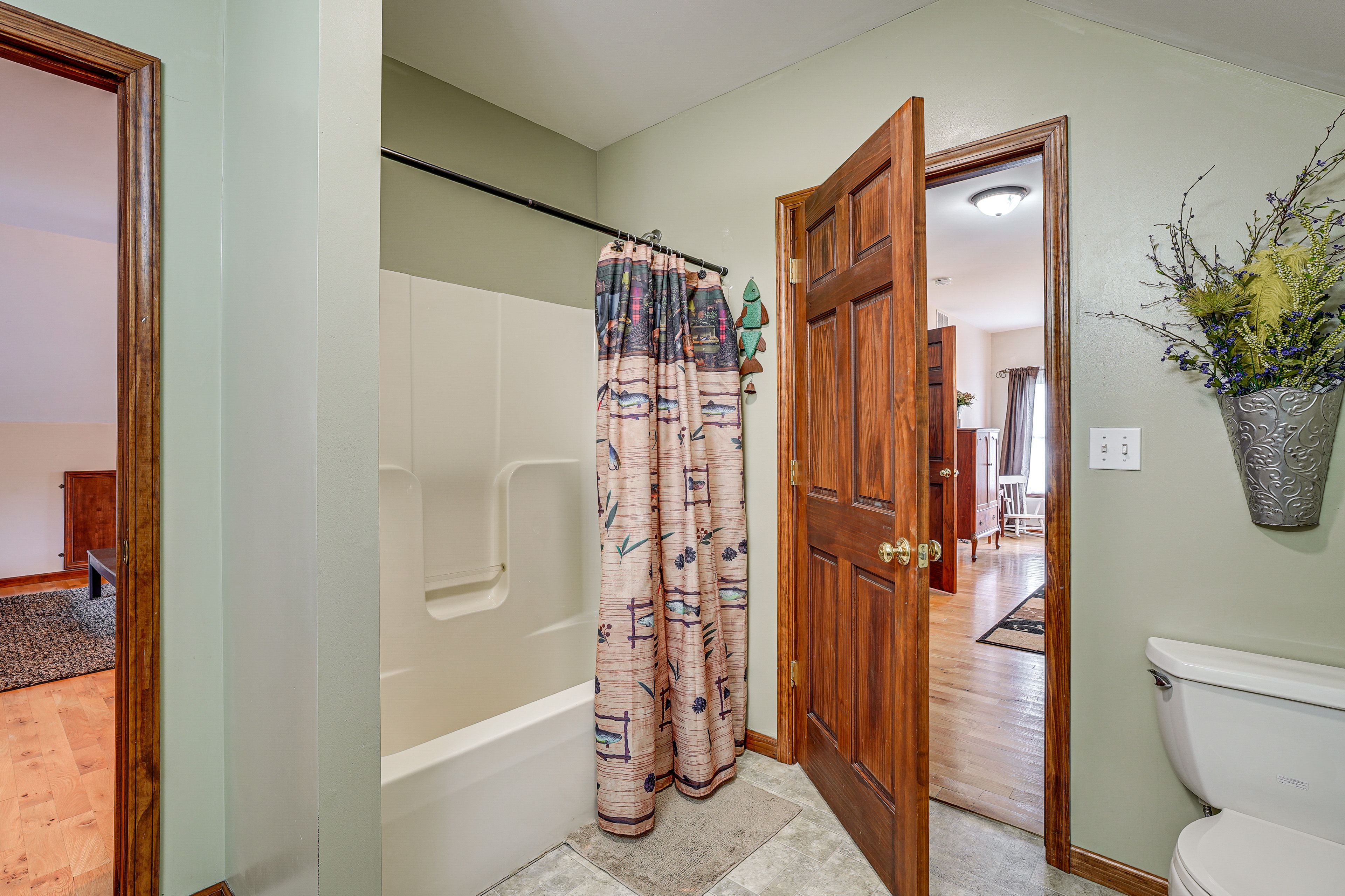 Full Bathroom | 2nd Floor