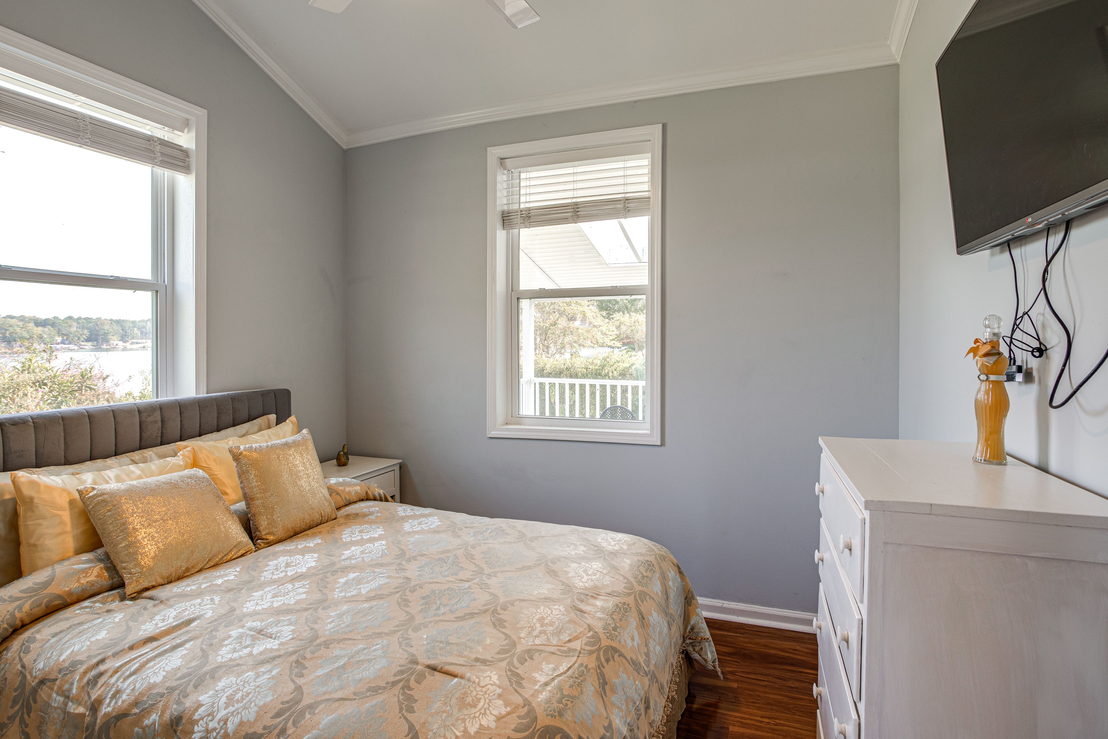 Bedroom 1 | Queen Bed | TV | 1st Floor