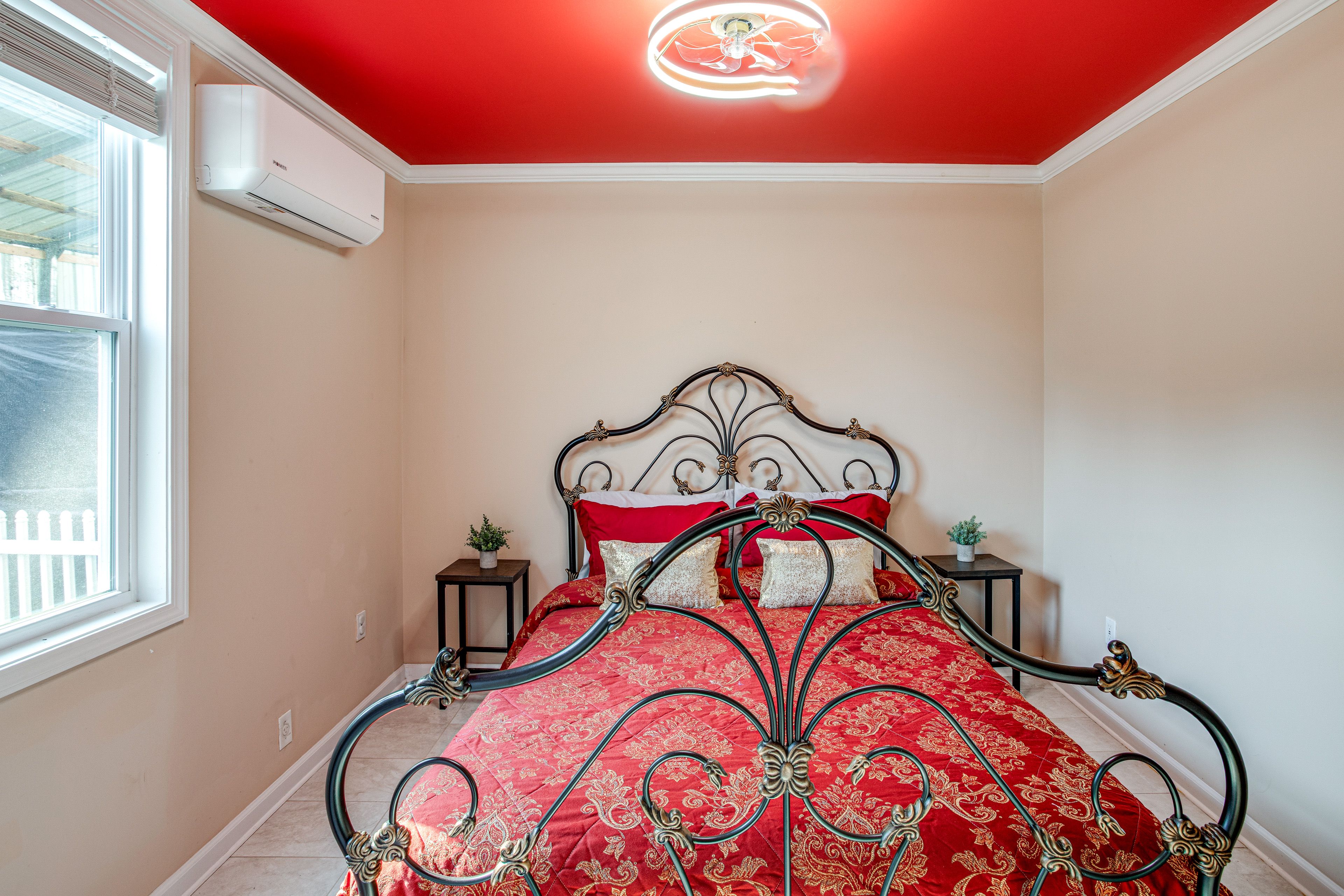 Bedroom 2 | Queen Bed | TV | 1st Floor