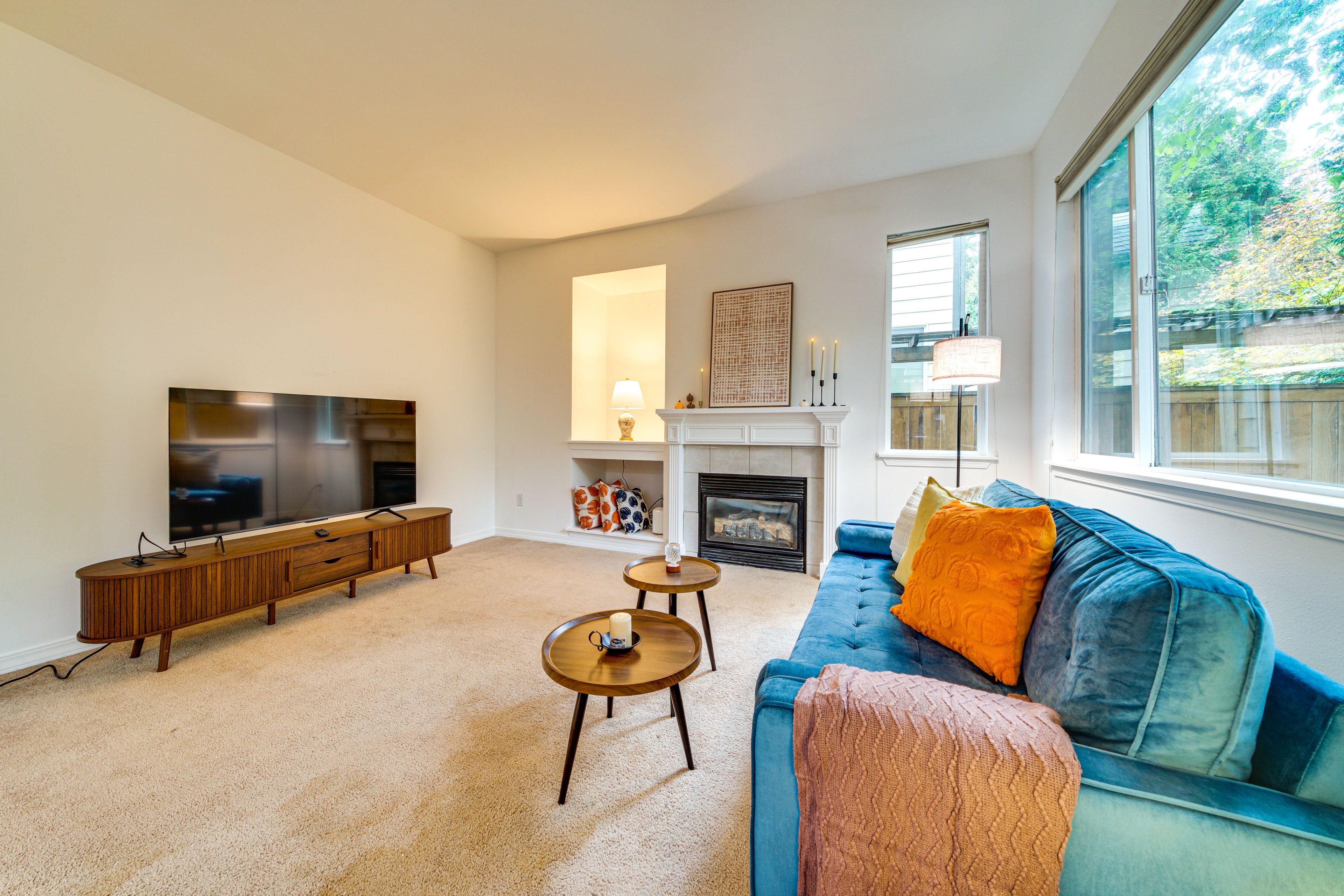 Living Room | 1st Floor | Smart TV | Books