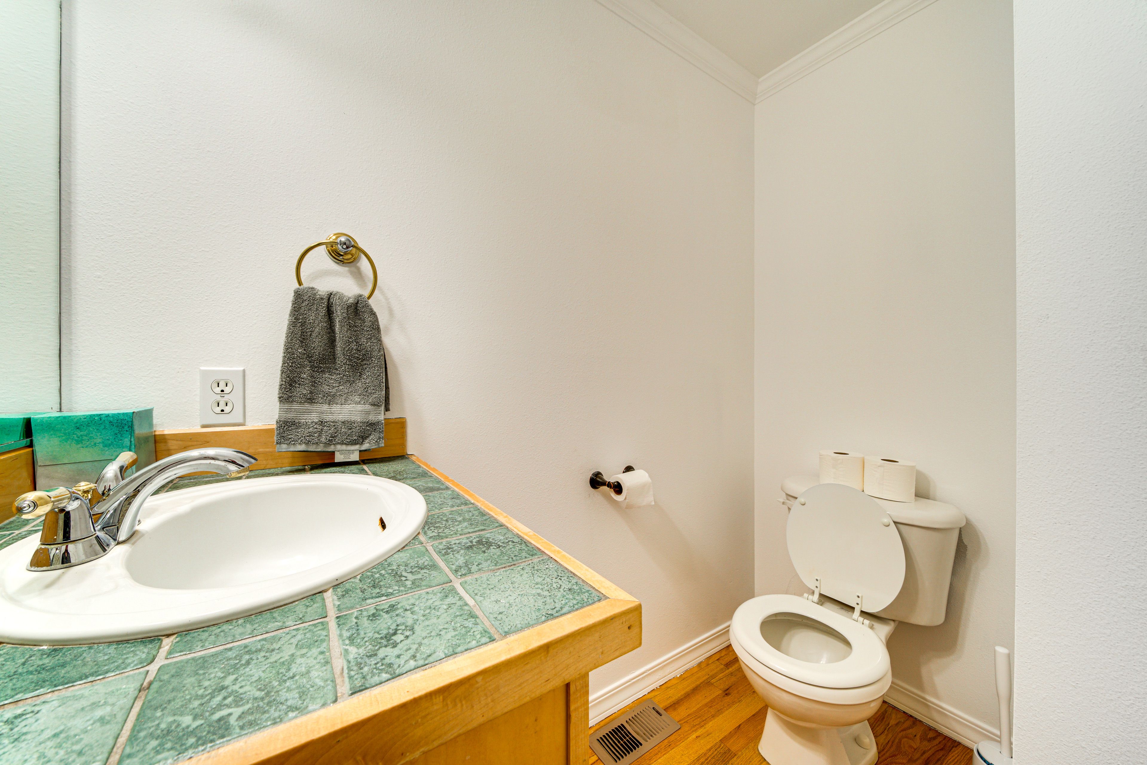 Half Bathroom | 1st Floor