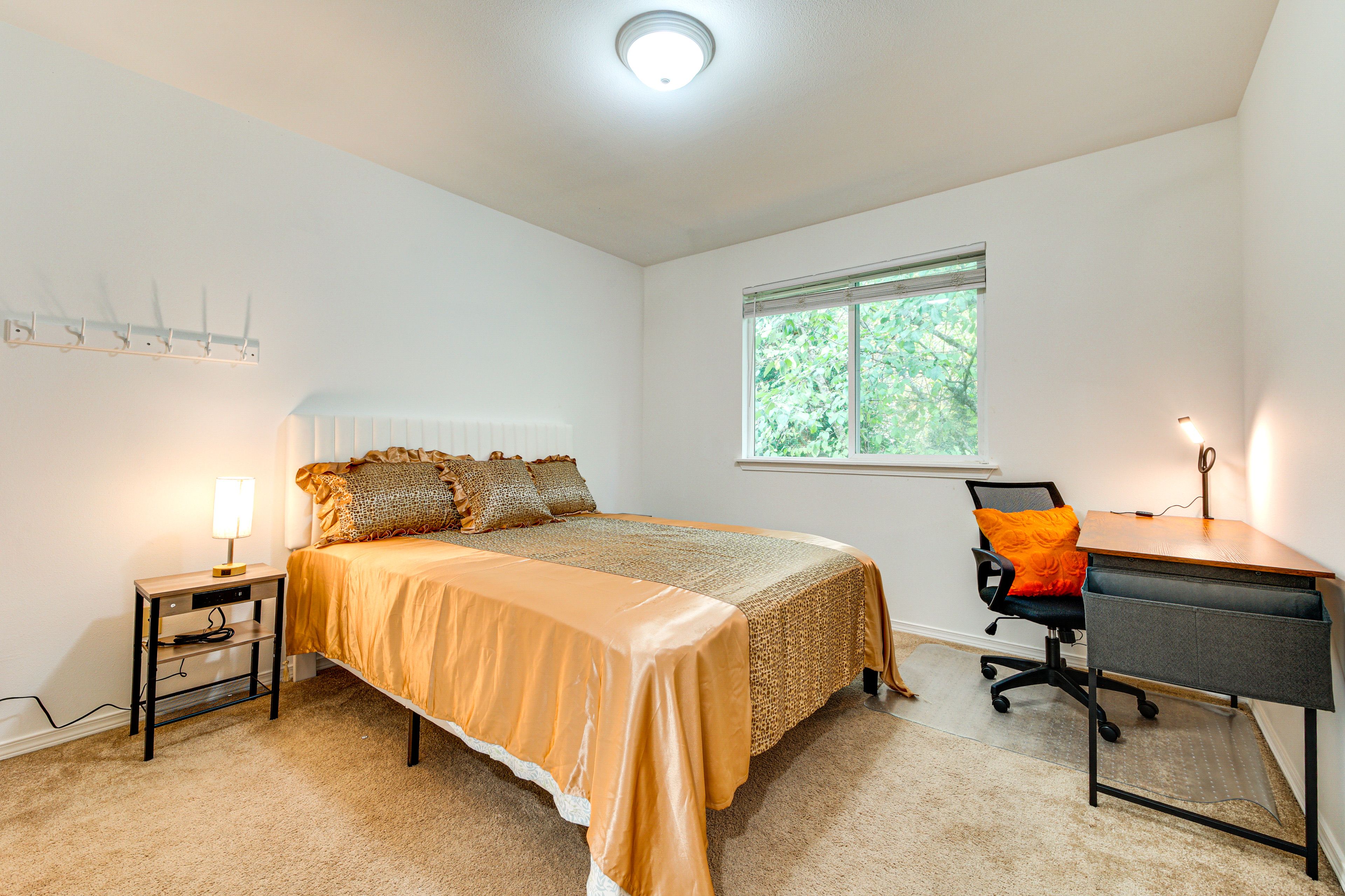 Bedroom 2 | 2nd Floor | Queen Bed