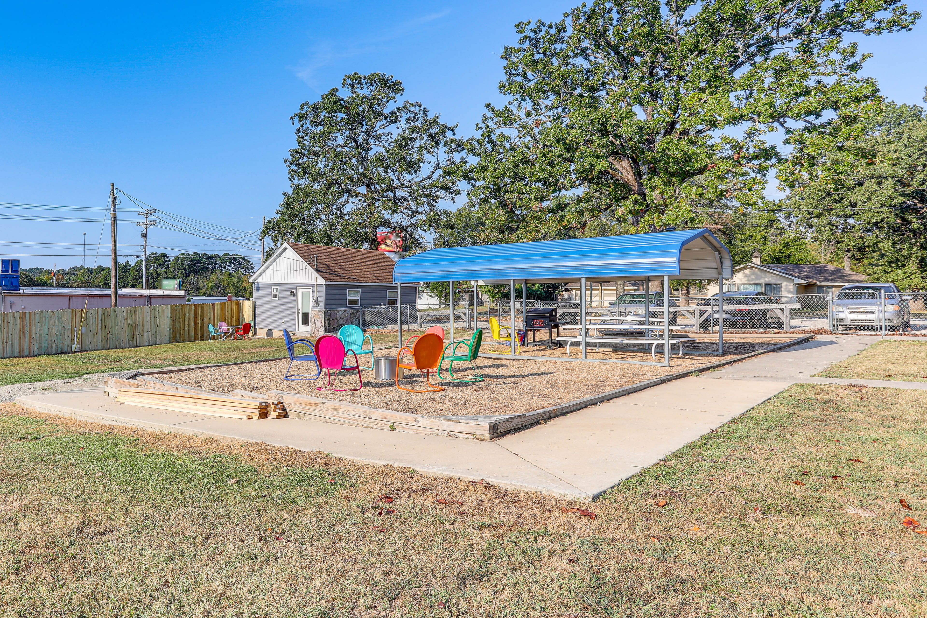Shared Outdoor Space | Fire Pit | Charcoal Grill