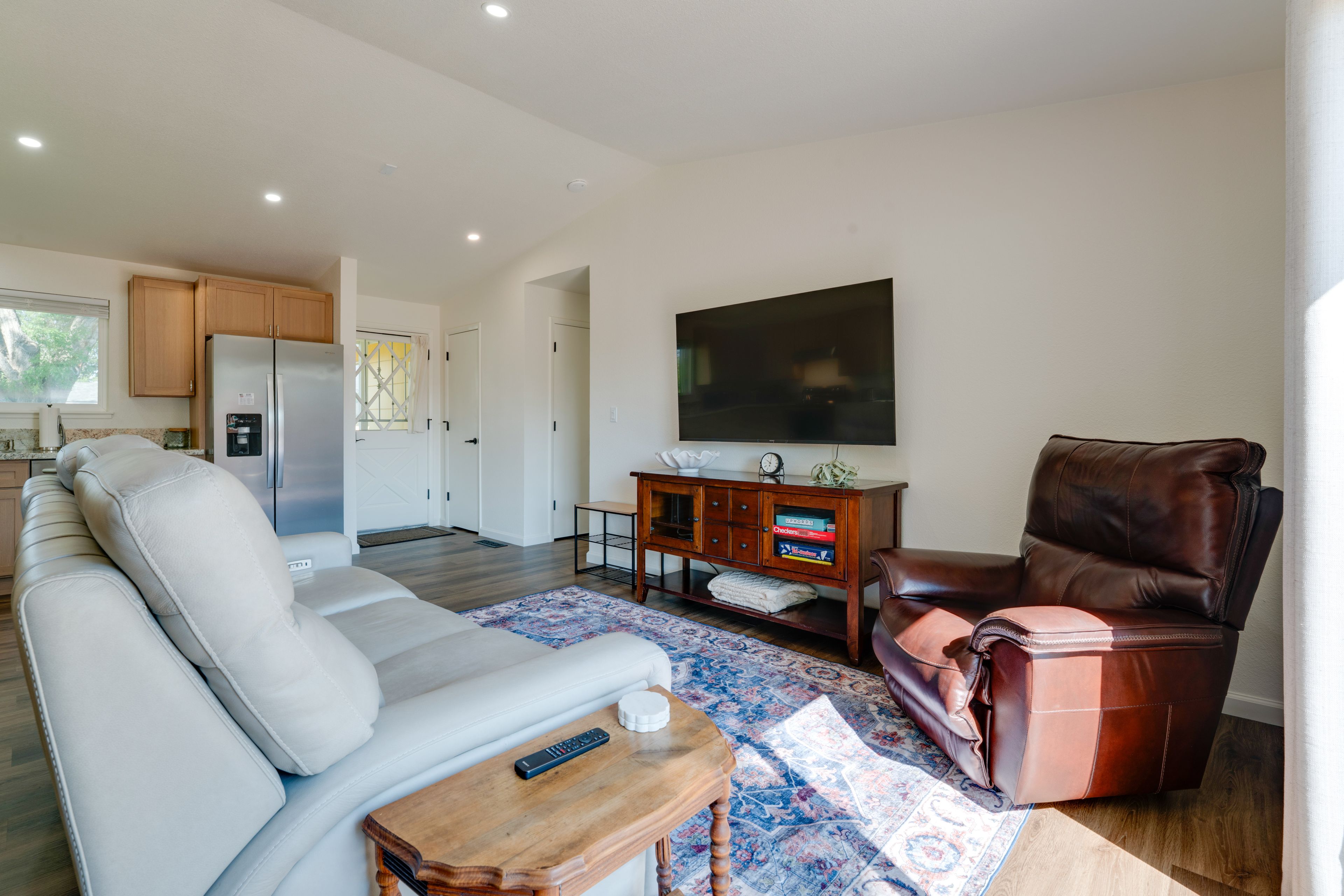 Sparks Vacation Rental | 2BR | 1BA | 989 Sq Ft | Step-Free Access