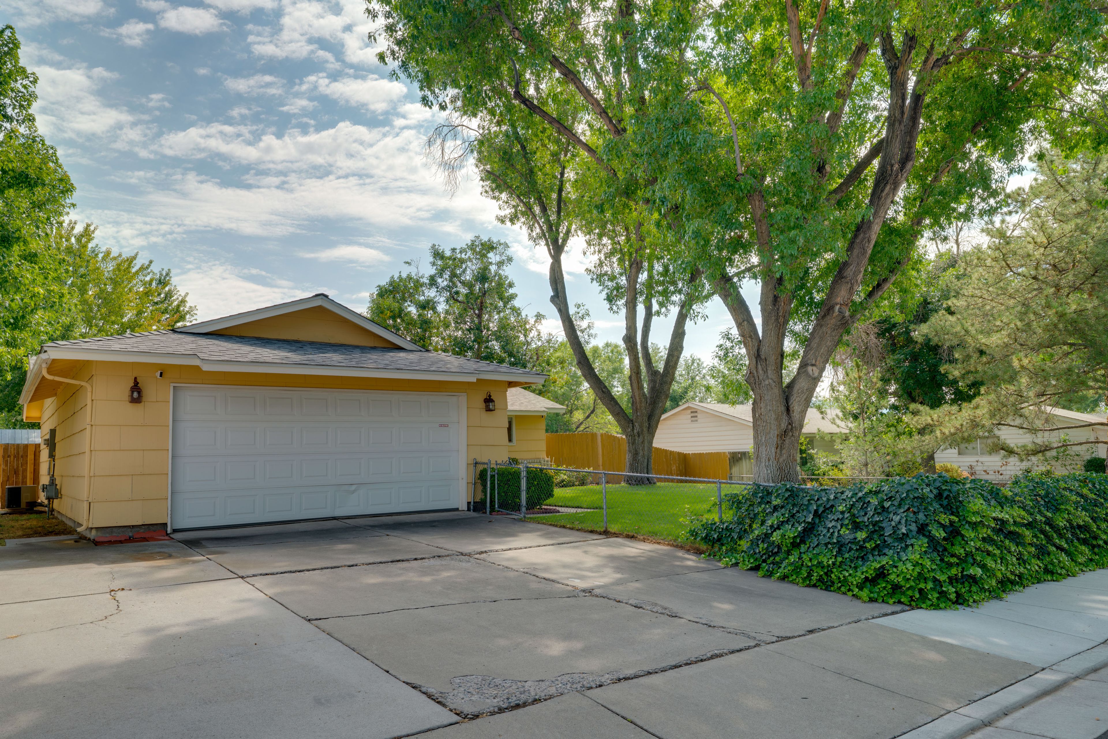 Parking | Driveway (2 Vehicles)