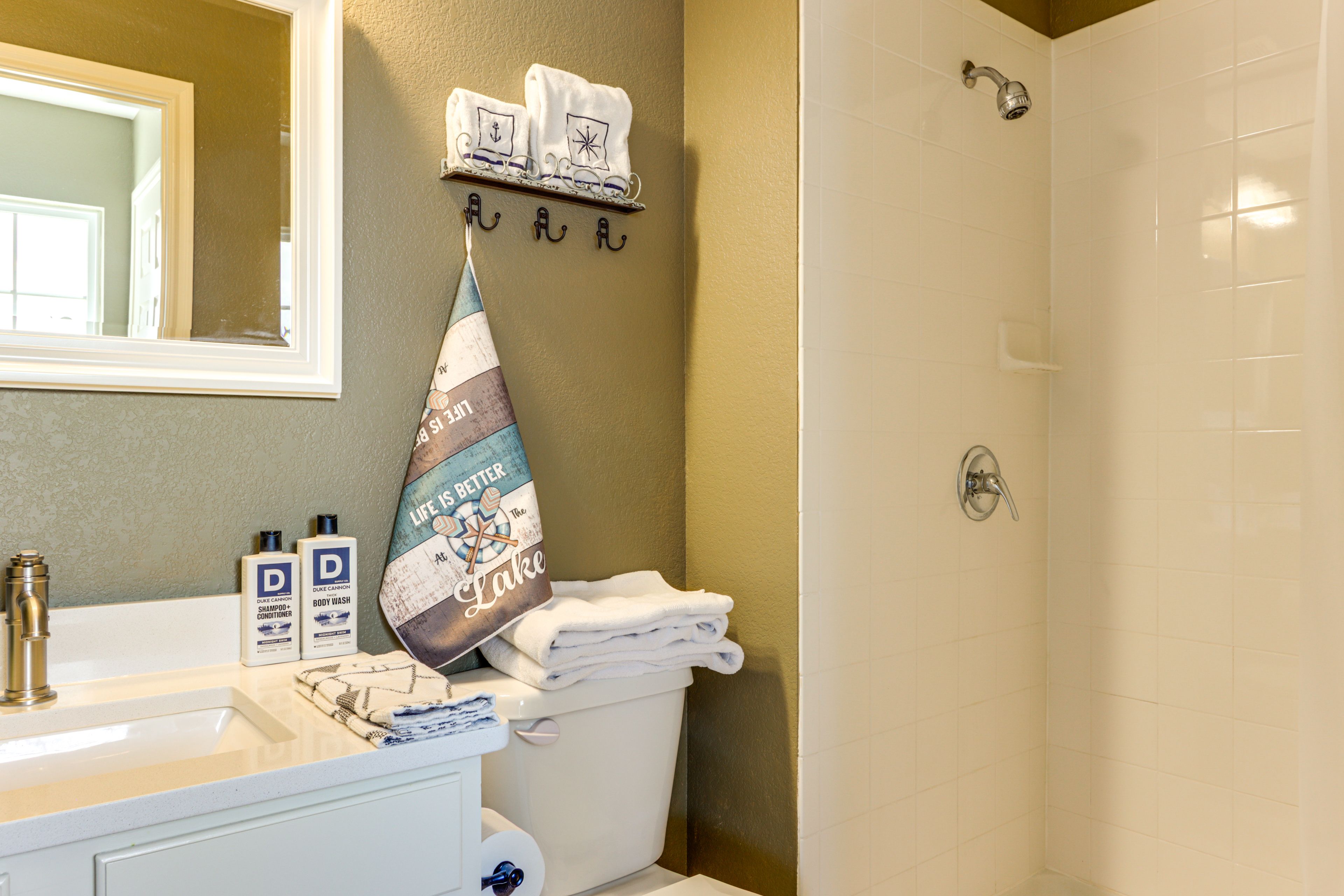 Full Bathroom | 2nd Floor