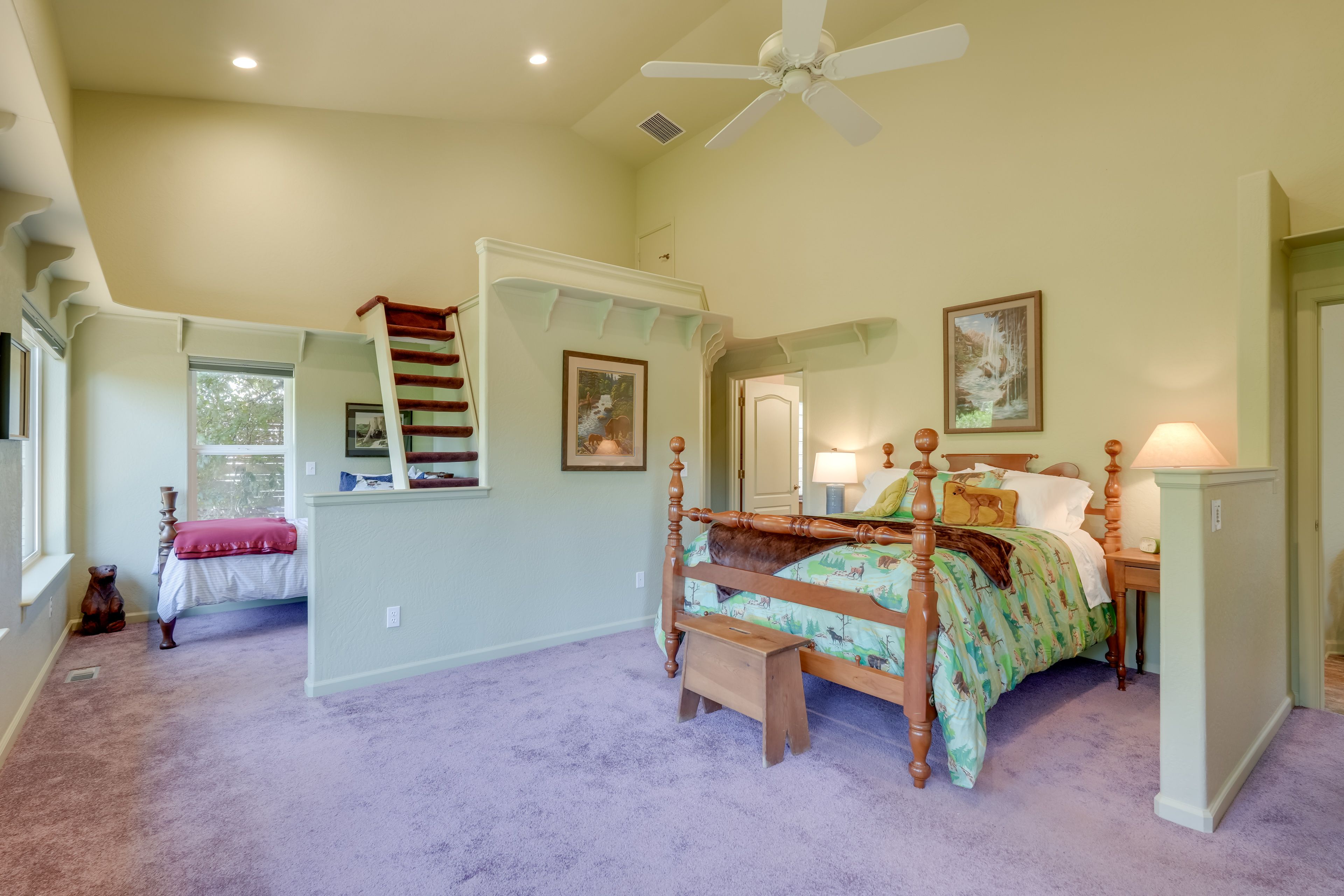 Bedroom 2 | Queen Bed | Children's Twin Daybed | 1st Floor