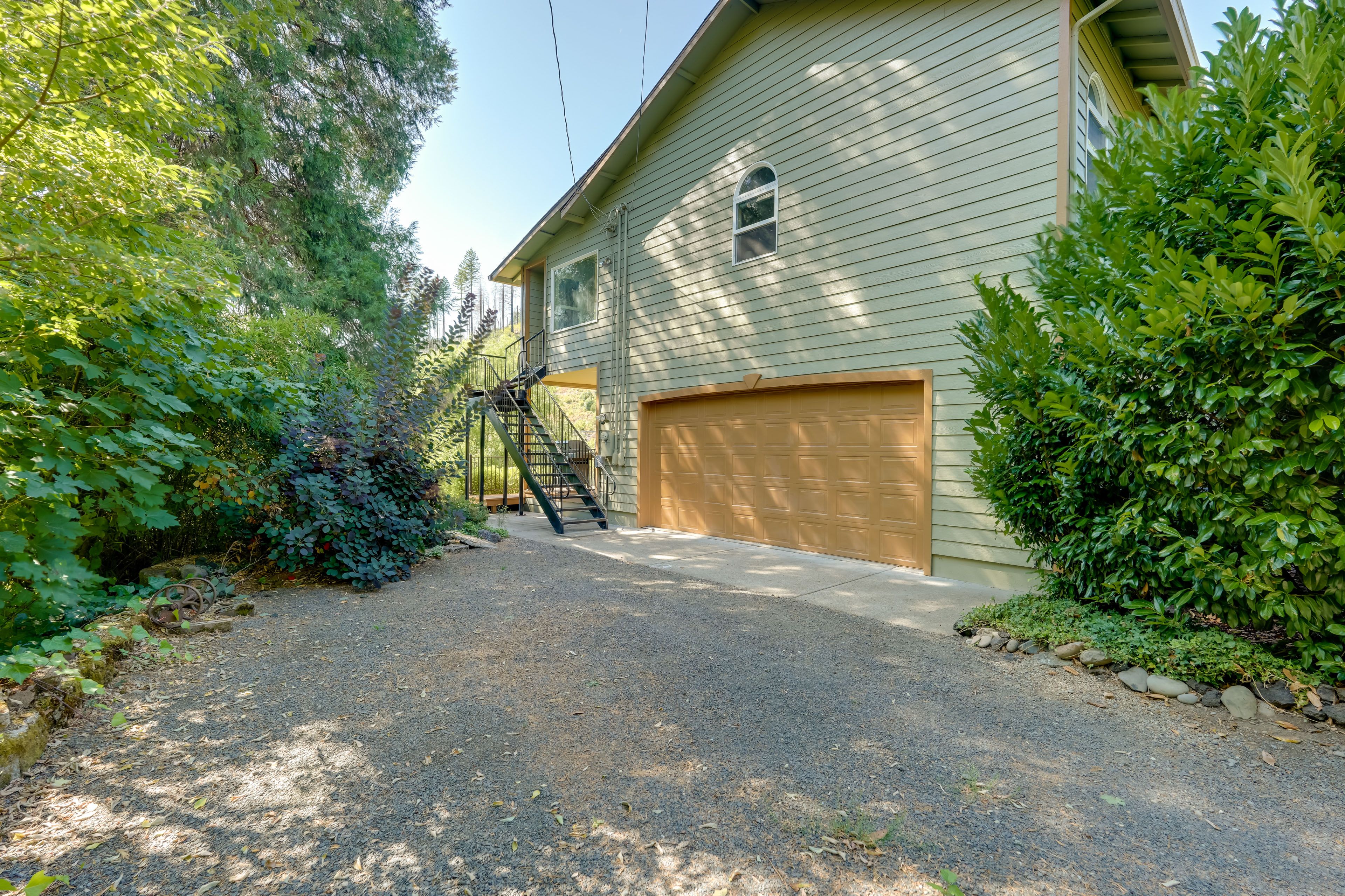 Parking | Driveway (3 Vehicles)