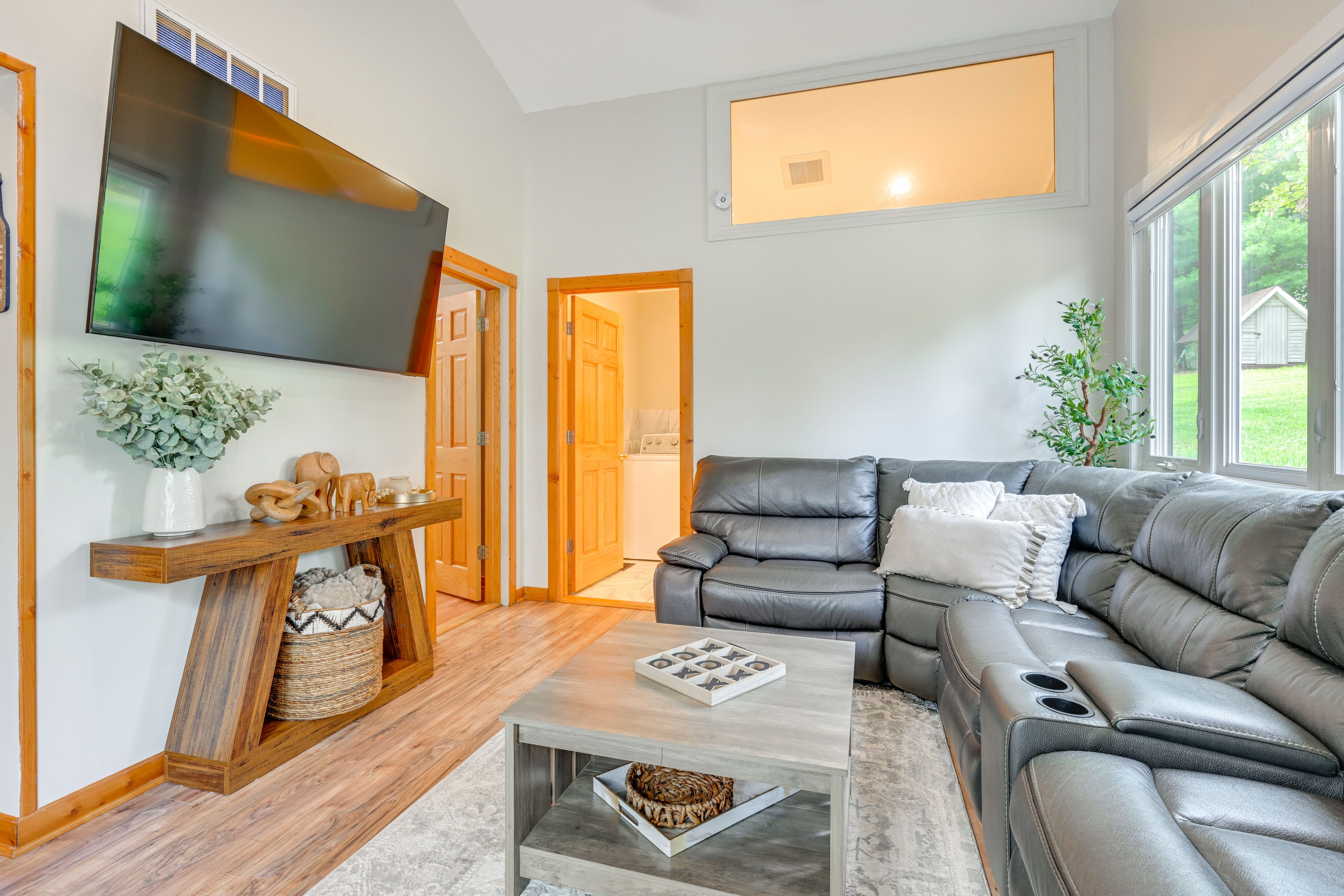 Living Room | Flat-Screen TV | Central Heating & A/C | Free WiFi | Board Games